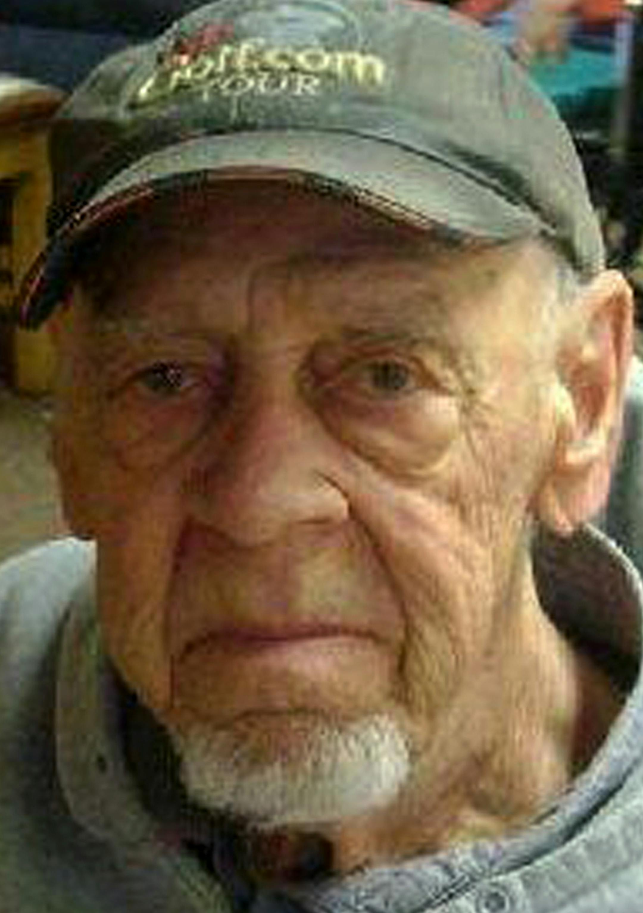 Robert Oslund is 5' 10", 160 lbs. Wearing plaid short sleeve shirt, jeans, white tennis shoes, cap. Call 651-788-2979 pic.twitter.com/6Y63P6LWTt