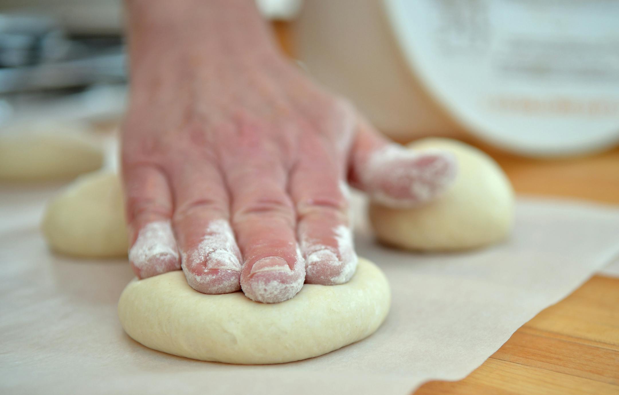Pat dough buns with a floured hand. ] (SPECIAL TO THE STAR TRIBUNE/BRE McGEE)