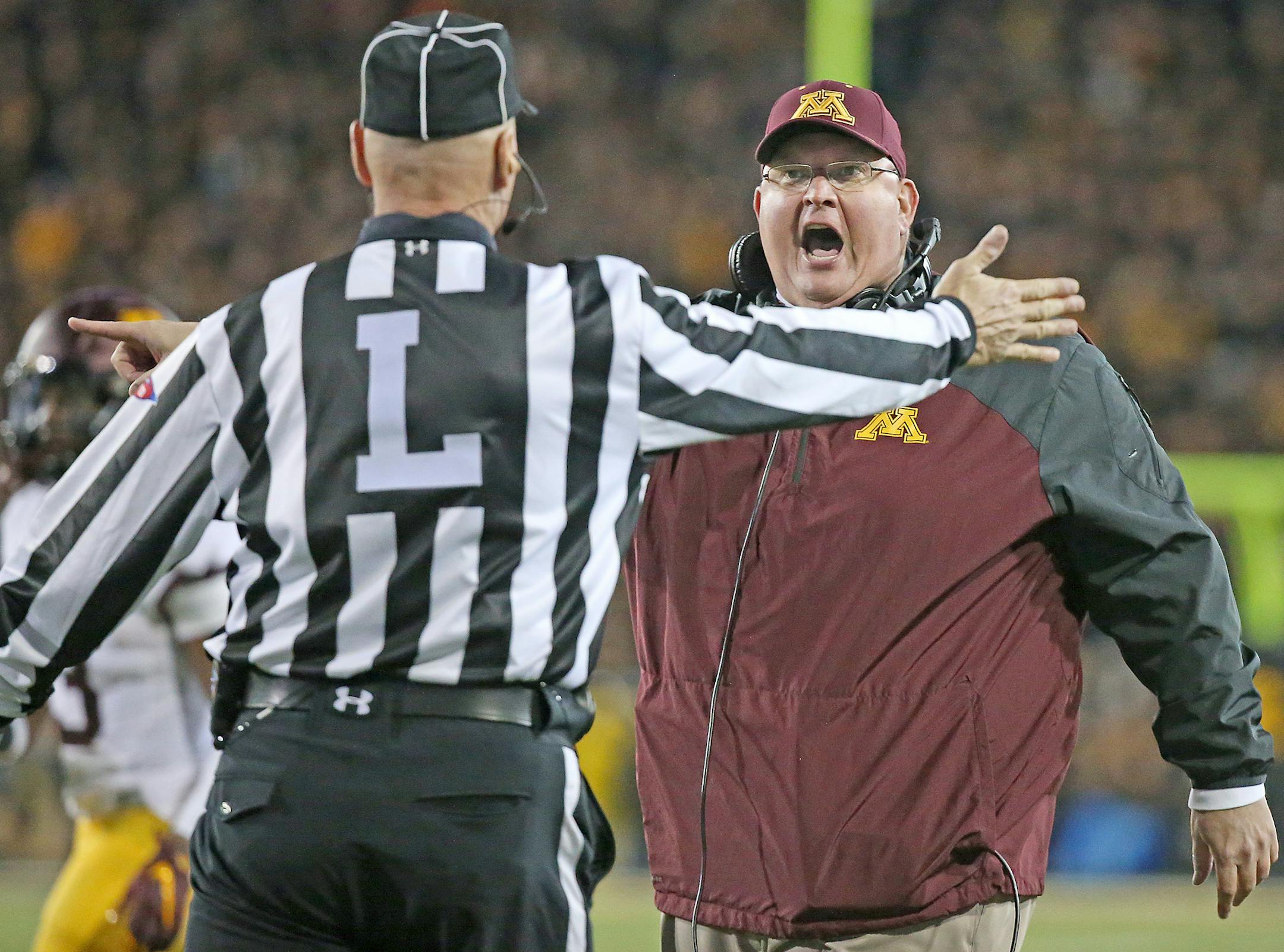 Minnesota Head Coach Tracy Claeys became visibly upset about a call in the second quarter as the Minnesota Gophers took on the Iowa Hawkeyes at Kinnick Stadium, Saturday, November 14, 2015 in Iowa City, IA. ] (ELIZABETH FLORES/STAR TRIBUNE) ELIZABETH FLORES &#x2022; eflores@startribune.com