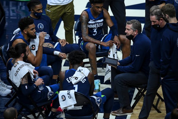 Minnesota Timberwolves head coach Chris Finch talked things over with his team during the first half.