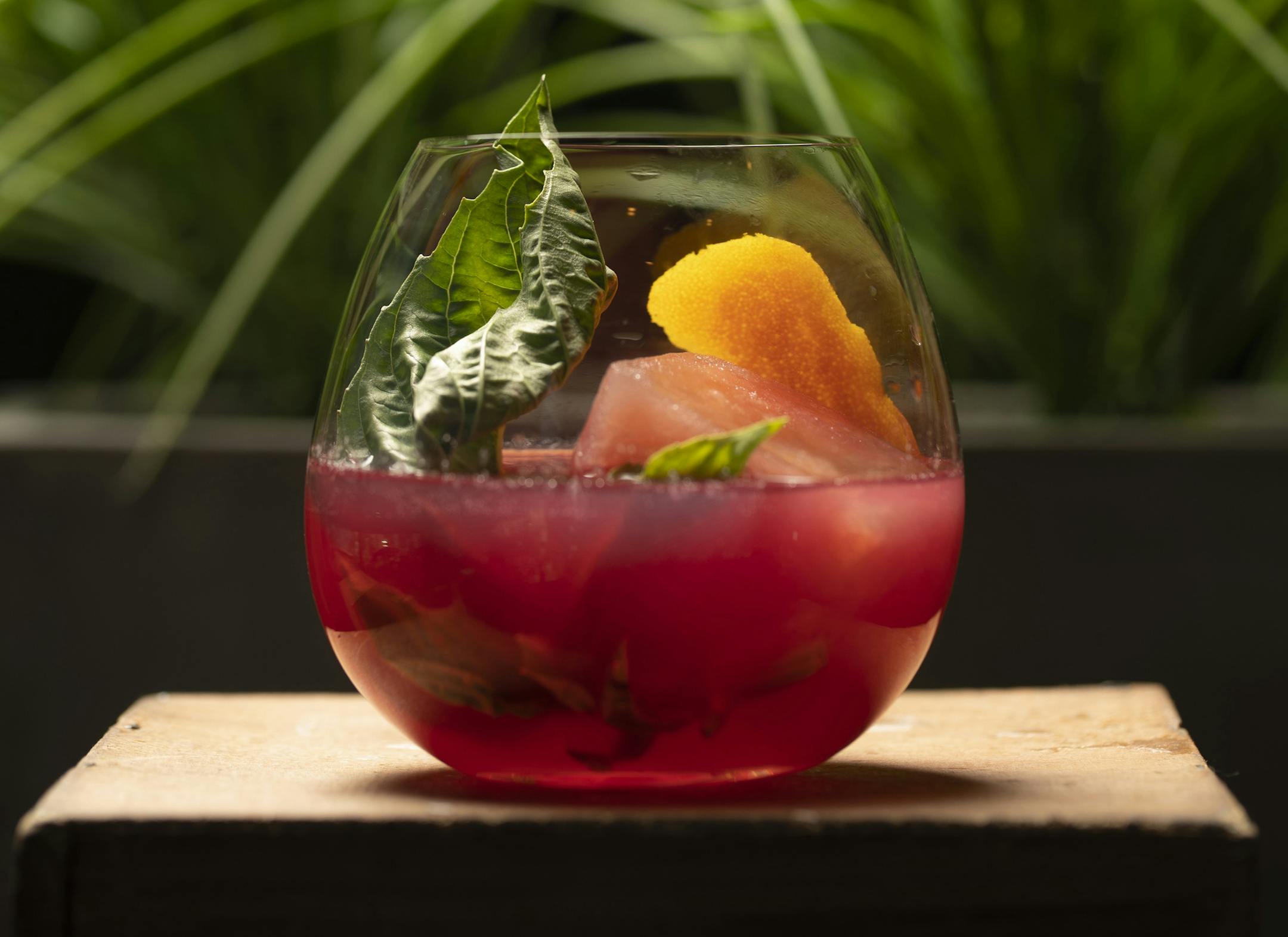 Ben Kippley's Blueberry Yum-Yum. ] JEFF WHEELER • jeff.wheeler@startribune.com Bartender Ben Kippley of 6Smith in Wayzata has a created a riff on an Aperol Spritz he's calling a Blueberry Yum-Yum, made with house-made blueberry syrup, lemon juice, Aperol, fresh basil, and Prairie Gin. The drink was photographed Thursday afternoon, March 21, 2019 at the Wayzata restaurant. ORG XMIT: MIN1904111838393327