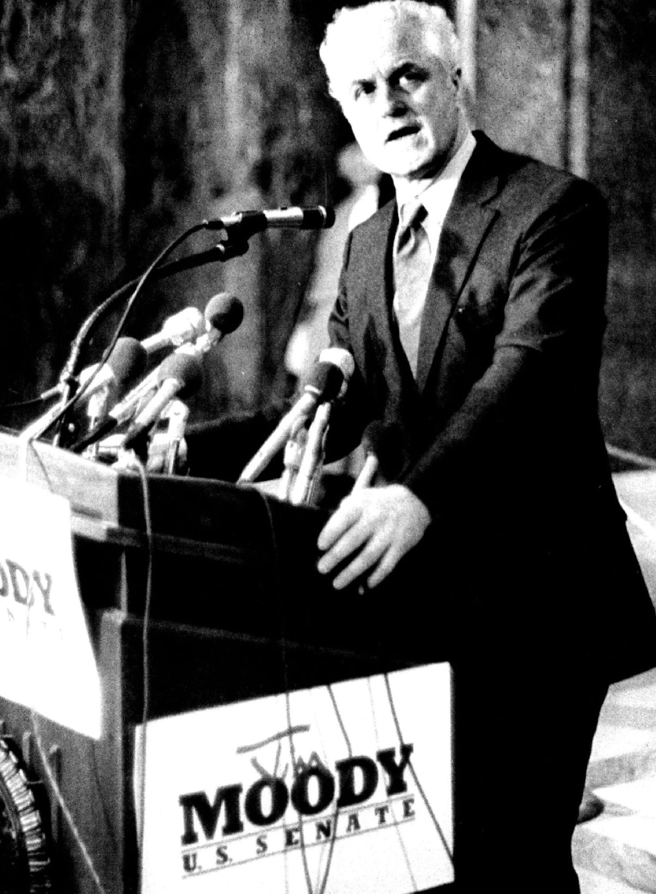 February 1, 1988 Jim Moody formally announces (02/01) his running for United State Senates. Moody is running for the seat left open by Senator William Proxmire. Todd Rosenberg, UPI