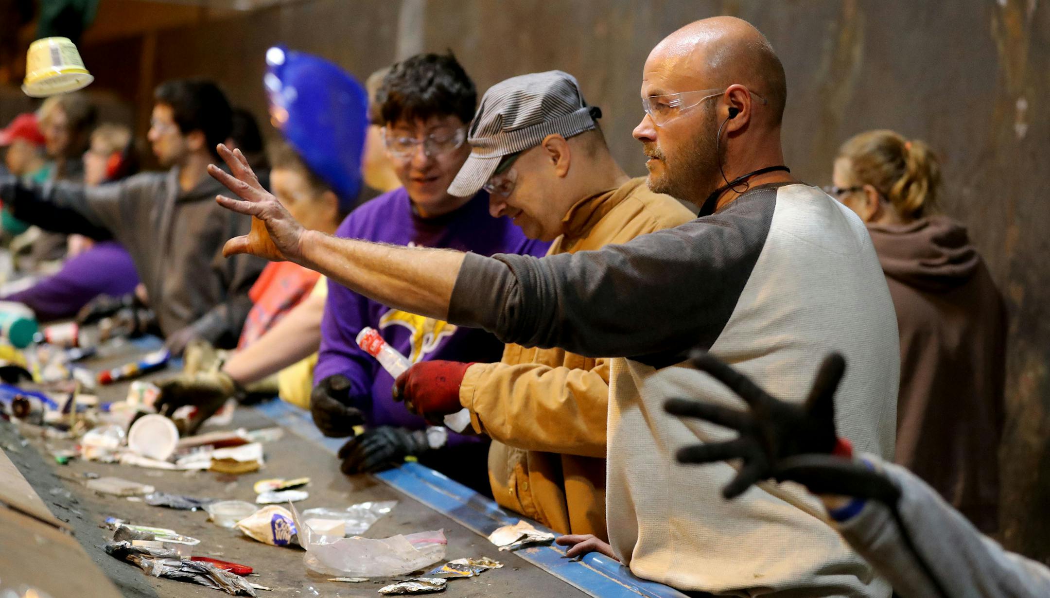 John Week, right, steps in on the recycling sorting line while floating at various jobs at MDI's newly opened plastics fabrication and recycling plant Tuesday, Sept. 27, 2016, in Cohasset, Minn. (David Joles/Minneapolis Star Tribune/TNS) ORG XMIT: 1191425