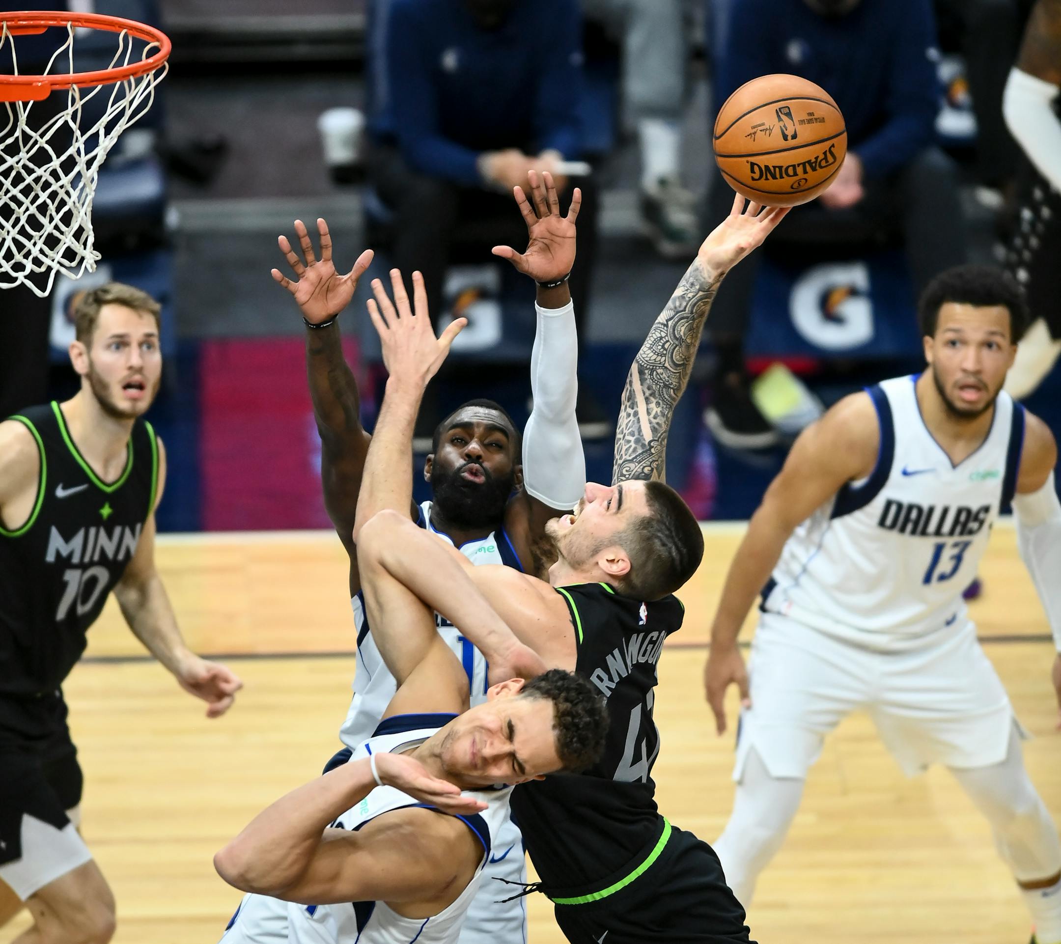 Minnesota Timberwolves forward Juancho Hernangomez (41) attacked the rim but missed as he was fouled by Dallas Mavericks center Dwight Powell (7) in the second half.