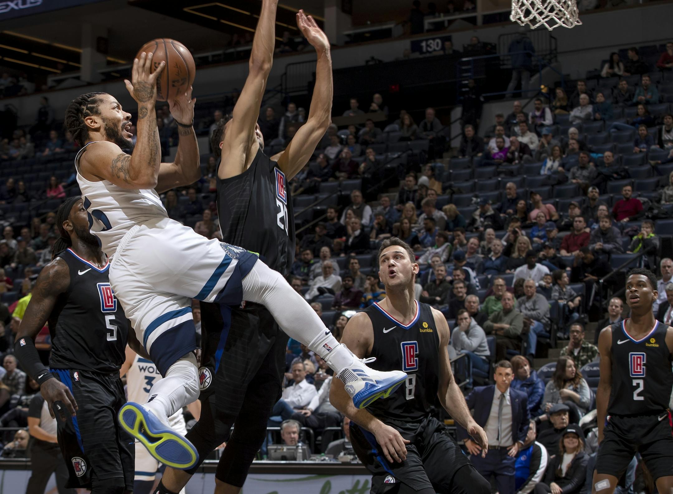 Derrick Rose (25) attempted a shot in the second quarter.