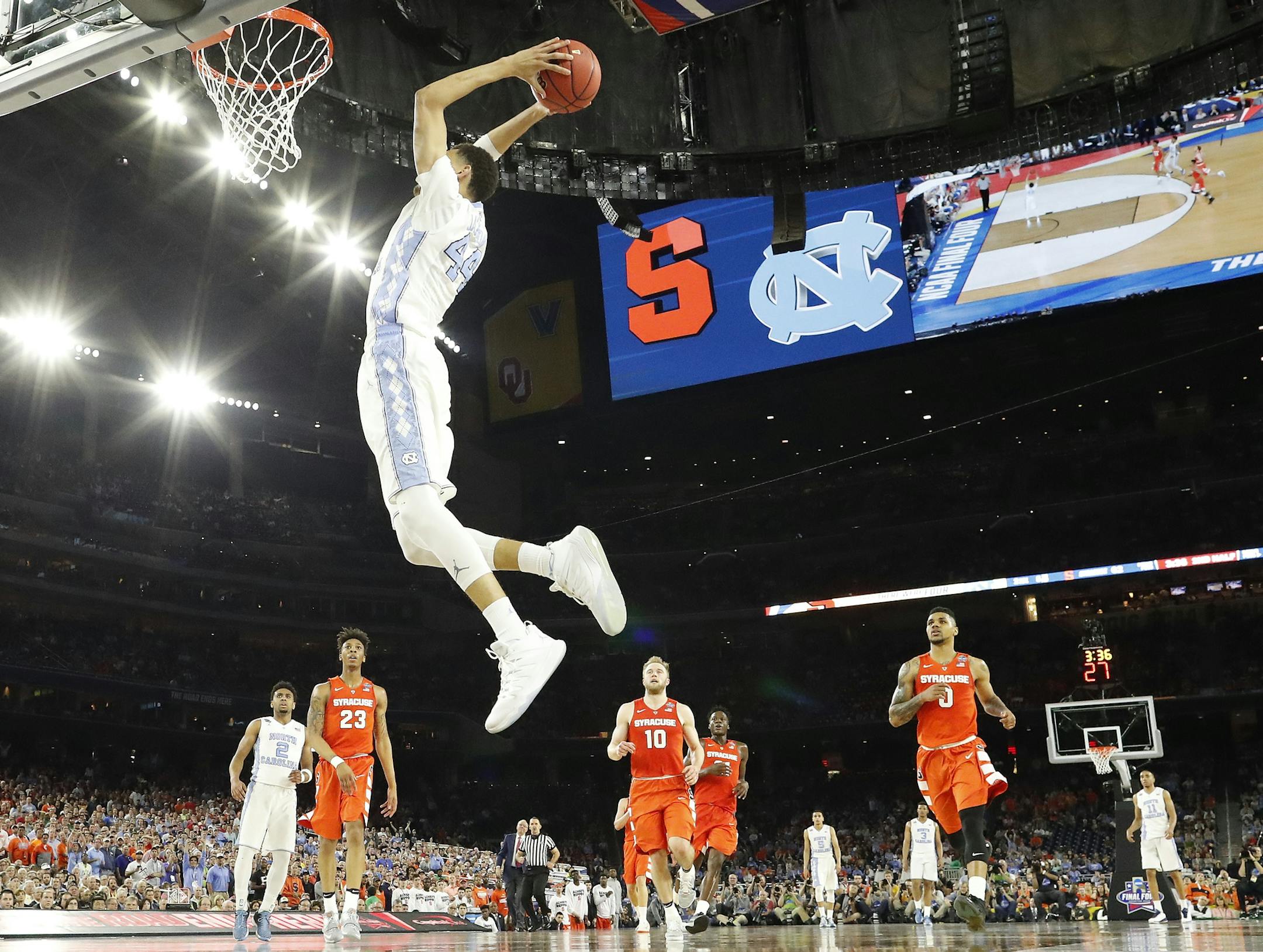 North Carolina forward Justin Jackson (44) dunks the ball on Syracuse during the second half of the NCAA Final Four tournament college basketball semifinal game Saturday, April 2, 2016, in Houston. (AP Photo/David J. Phillip)