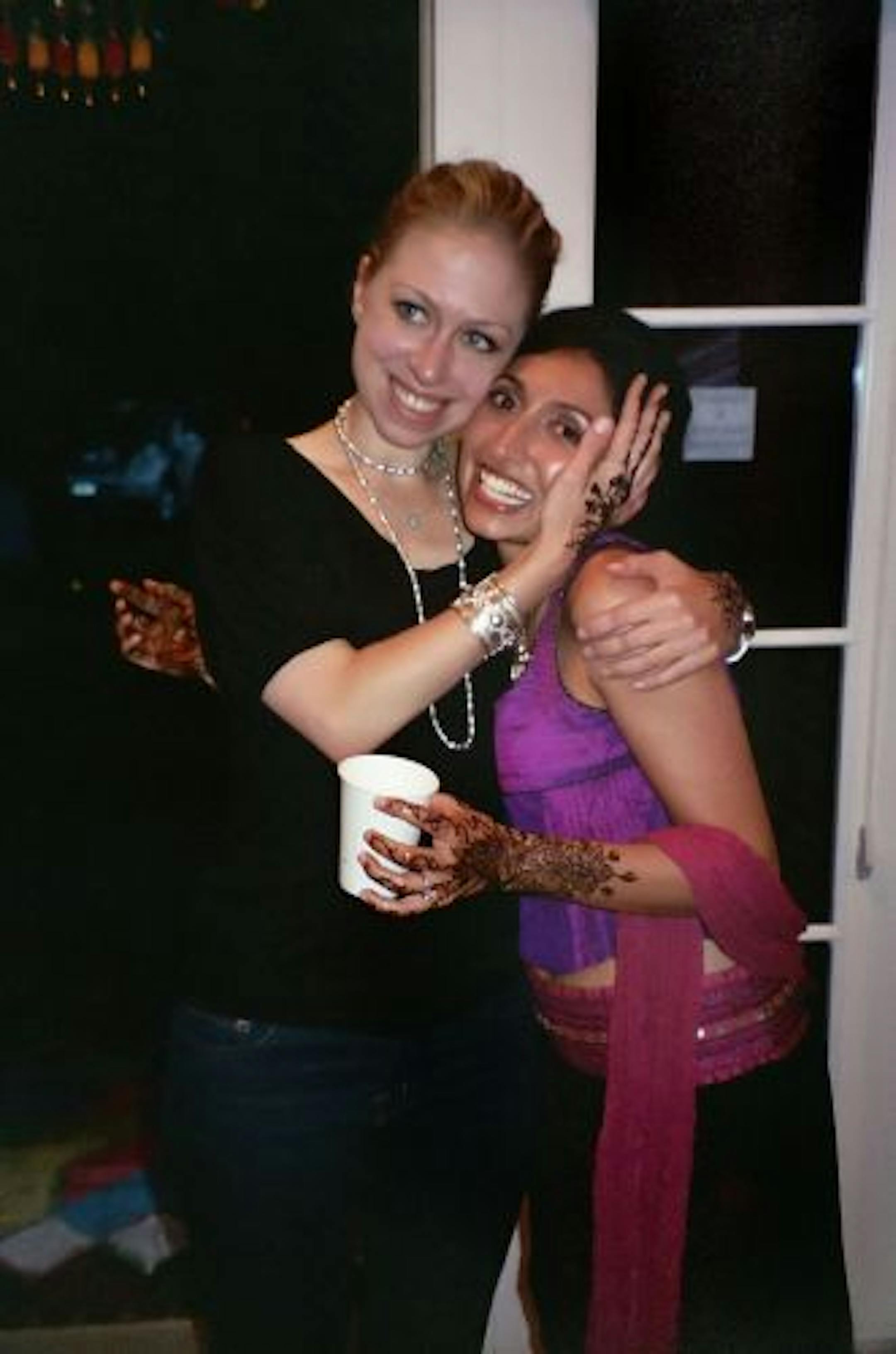 College friends Chelsea Clinton and Aarthi Belani embraced in 2006.