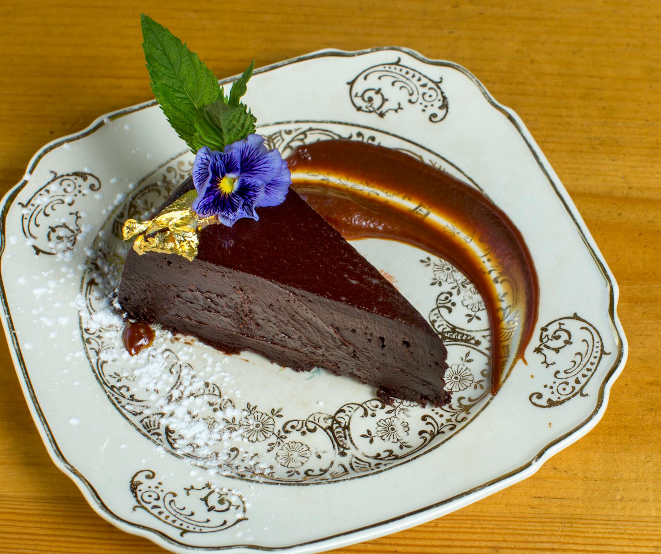 Chef Shack serves a classic bete noire. ] COURTNEY PEDROZA • courtney.pedroza@startribune.com June 22-24, 2017; Wisconsin restaurants, cafes, bars, bakeries and breweries; Dining along the Mississippi River.