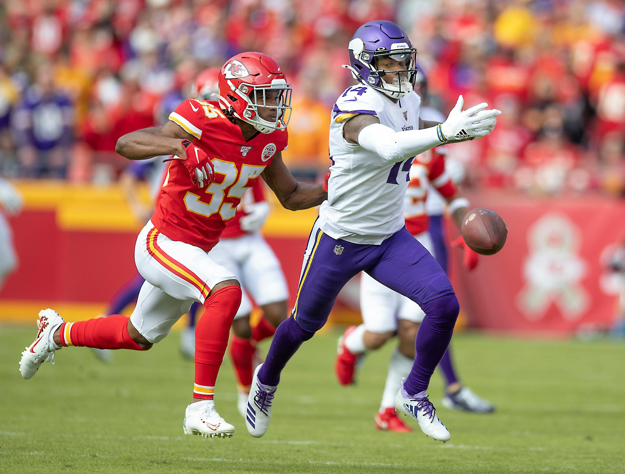 Vikings wide receiver Stefon Diggs missed a pass with pressure from Chiefs cornerback Charvarius Ward in the first quarter.