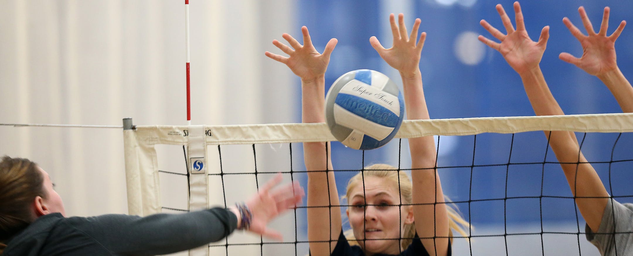 Hanna Crymble worked on blocking with teammates during volleyball practice at Champlin Park High school Tuesday November 10, 2015 in Champlin, MN. ] Champlin Park athlete Hanna Crymble plays volleyball and basketball. Jerry Holt/ Jerry.Holt@Startribune.com