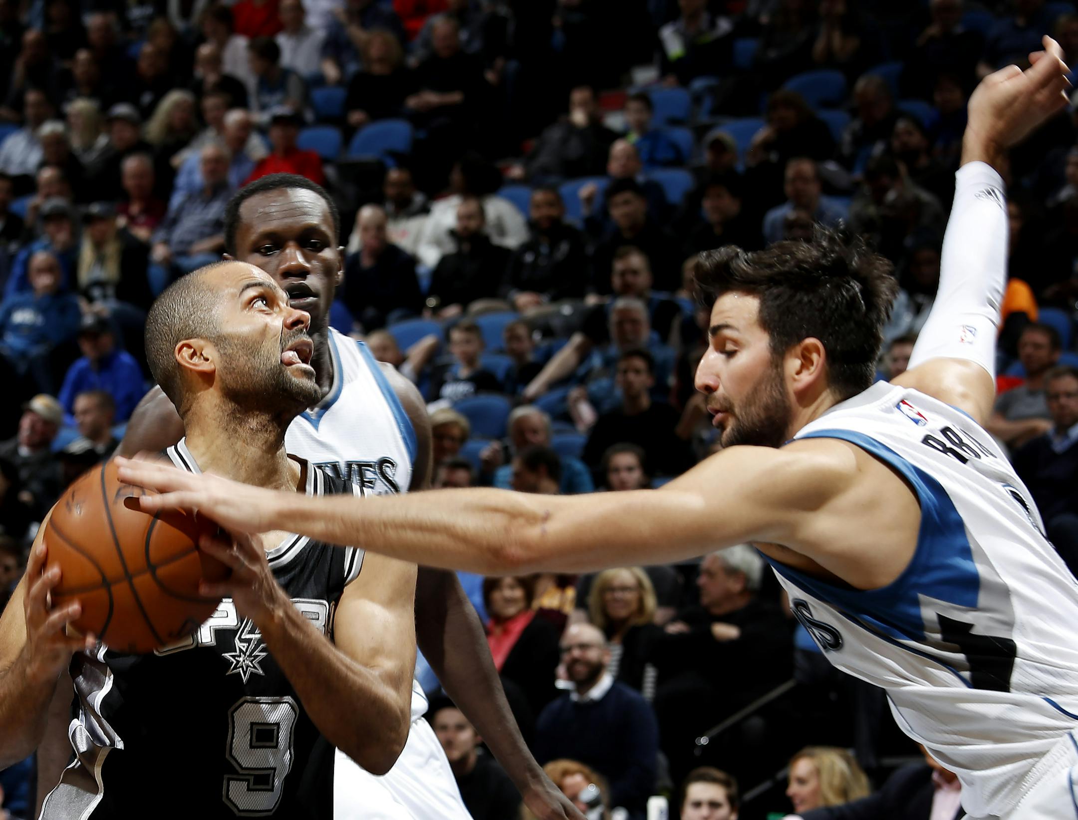 Tony Parker (9) was defended by Ricky Rubio (9) in the first quarter. ] CARLOS GONZALEZ ï†cgonzalez@startribune.com - March 21, 2017, Minneapolis, MN, Target Center, NBA, Basketball, Minnesota Timberwolves vs. San Antonio Spurs