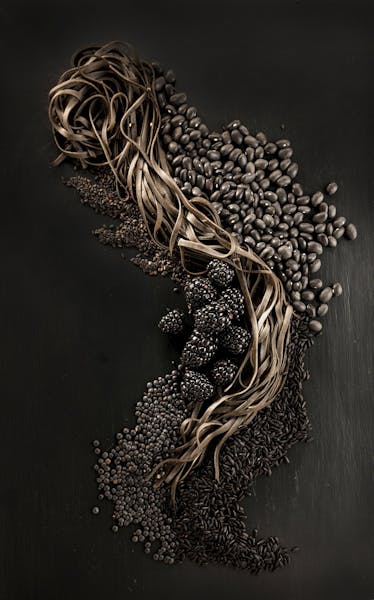 Foods with deep black hues set the stage for Halloween dinners: Black rice, squid ink pasta, blackberries. (Bill Hogan/Chicago Tribune/MCT) ORG XMIT: 