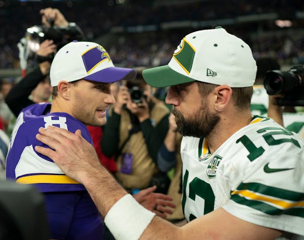 Vikings quarterback Kirk Cousins shook hands with Packers quarterback Aaron Rodgers after the Vikings' win.