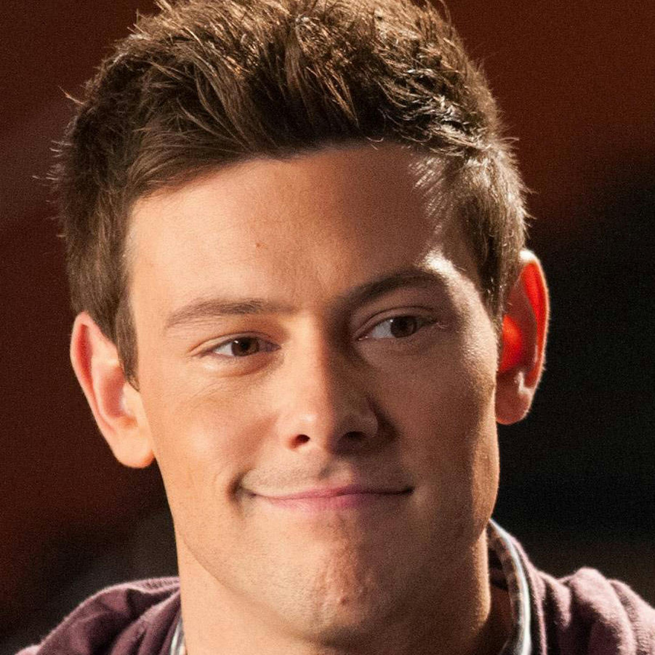 GLEE: Finn (Cory Monteith, L) and Will (Matthew Morrison, R) enlist the members of New Directions to 'unplug" and perform acoustic numbers in the "Lights Out" episode of GLEE airing Thursday, April 25 (9:00-10:00 PM ET/PT) on FOX. ¬©2013 Fox Broadcasting Co. CR: Eddy Chen/FOX