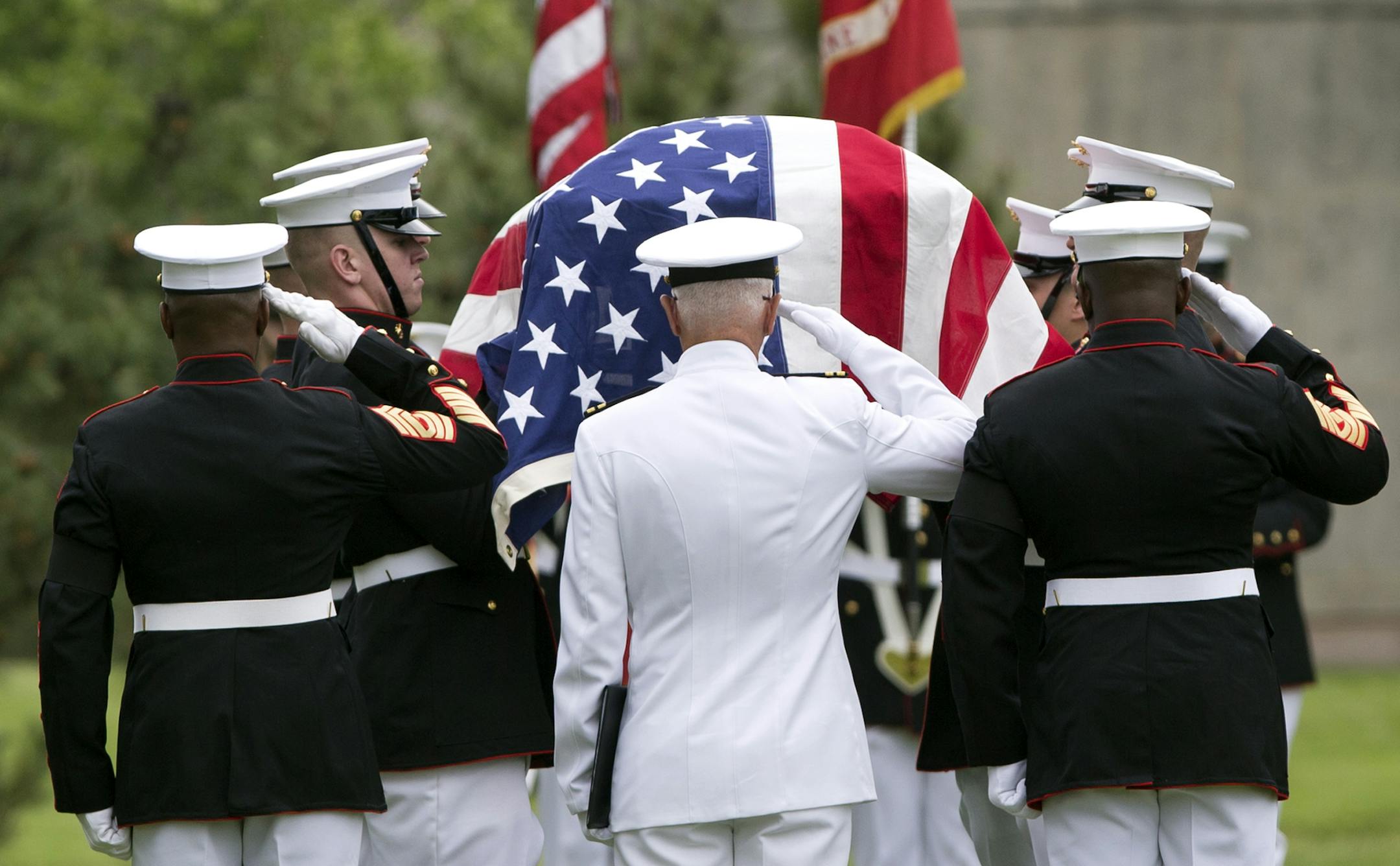 Marines honor their own at Arlington
A Marine Corps honor guard carried the casket containing the remains of Marine Staff Sgt. Eric Christian of Warwick, N.Y., during burial services on Tuesday at Arlington National Cemetery in Virginia. At left, Linda Christian was presented with a flag that draped her son’s casket by Marine Corps 1st Sgt. Tyrone Choice.