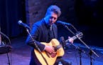 Cancer survivor Joe Henry uplifts with artful songs and reaffirming words in Minneapolis