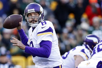 Vikings quarterback Sam Bradford (8)