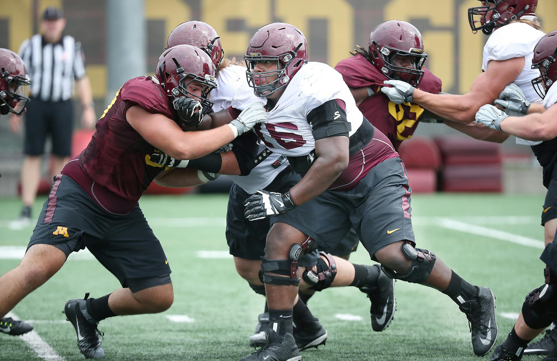 Minnesota Gophers Vincent Calhoun took to the field for plays at practice at the Gibson Nagurski Football Complex U of M, Friday, August 12, 2016 in Minneapolis, MN. ] (ELIZABETH FLORES/STAR TRIBUNE) ELIZABETH FLORES • eflores@startribune.com