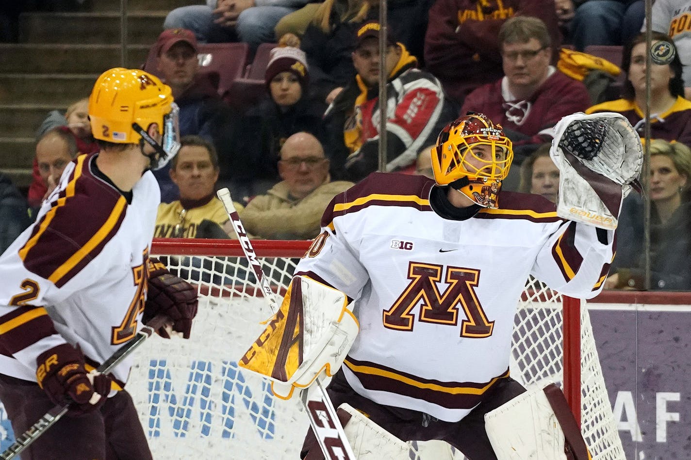 Minnesota Golden goaltender Mat Robson (40) reaches out for a glove save in the first period against Wisconsin on Saturday, Jan. 26, 2019, at the 3M Arena at Mariucci in Minneapolis. (Anthony Souffle/Minneapolis Star Tribune/TNS)