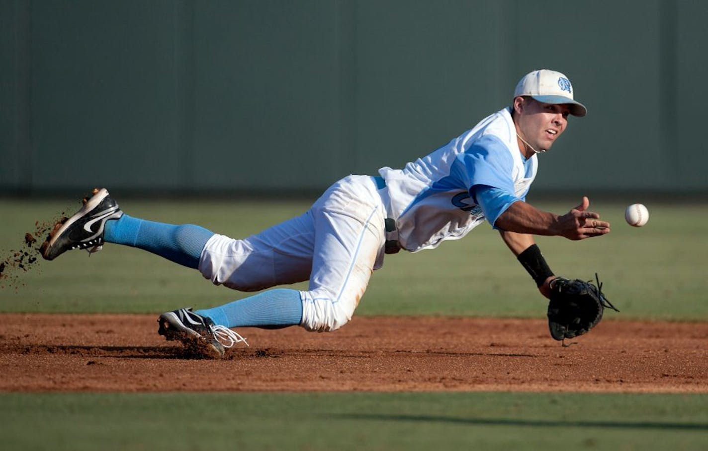 The Twins signed their first-round pick, University of North Carolina shortstop Levi Michael, late Monday for $1.175 million, which is above the recommended bonus for the 30th pick of $1.089 million. North Carolina shortstop Levi Michael