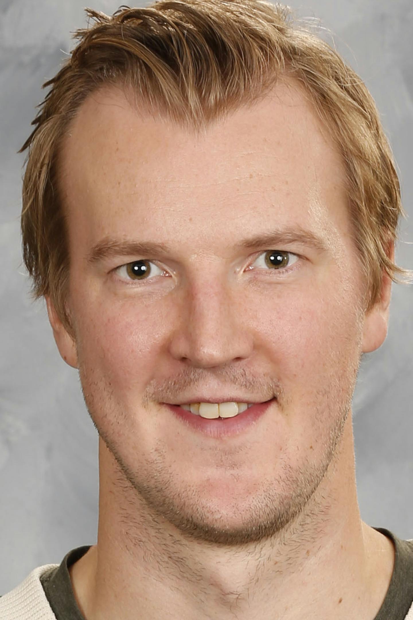 ST. PAUL, MN - SEPTEMBER 22: Devan Dubnyk #40 of the Minnesota Wild poses for his official headshot for the 2016-2017 season on September 22, 2016 at the Xcel Energy Center in St. Paul, Minnesota. (Andy King/NHLI via Getty Images) *** Local Caption *** Devan Dubnyk ORG XMIT: 670947917