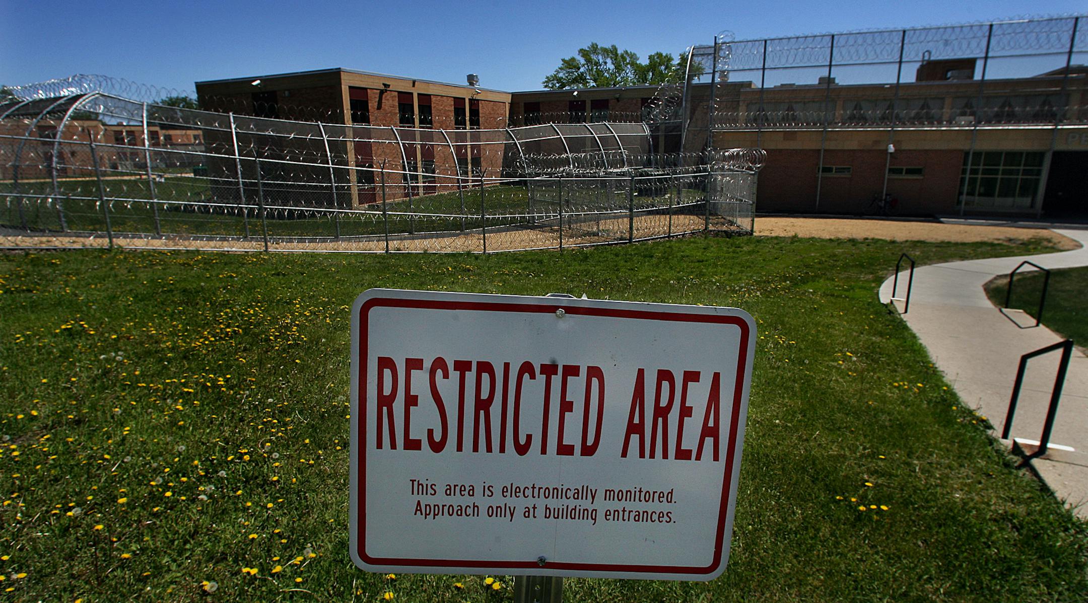 JIM GEHRZ Ô jgehrz@startribune.com St. Peter/May 27, 2008/12:00PM] Pexton Hall is a heavily secured building at the treatment facility in St. Peter where some of those who have been civilly committed to the Minnesota Sex Offender Program (MSOP) are held. ORG XMIT: MIN2013080517153850