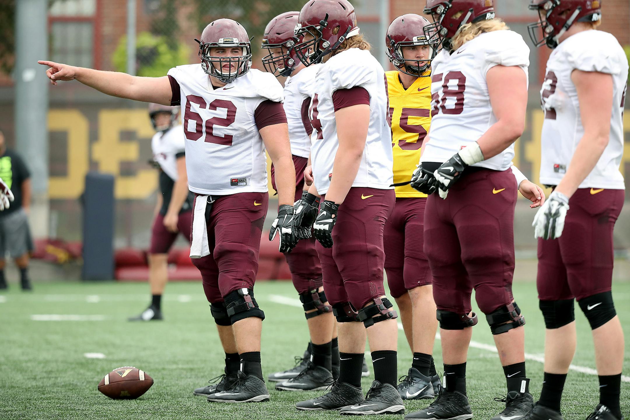 Gophers offensive lineman Jared Weyler (62)