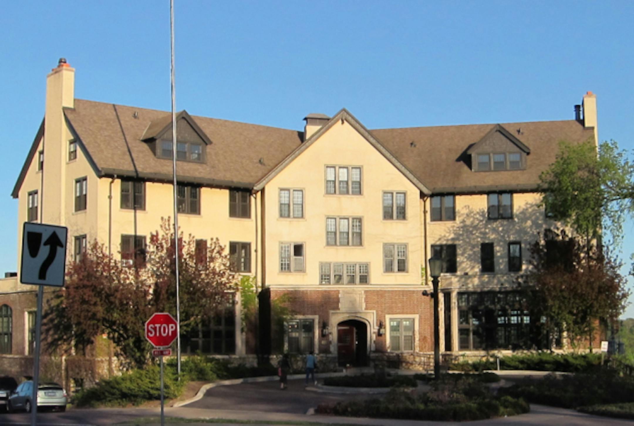 The University Club last night. All photos, blurry, crooked, and otherwise, by Laurie Hertzel
