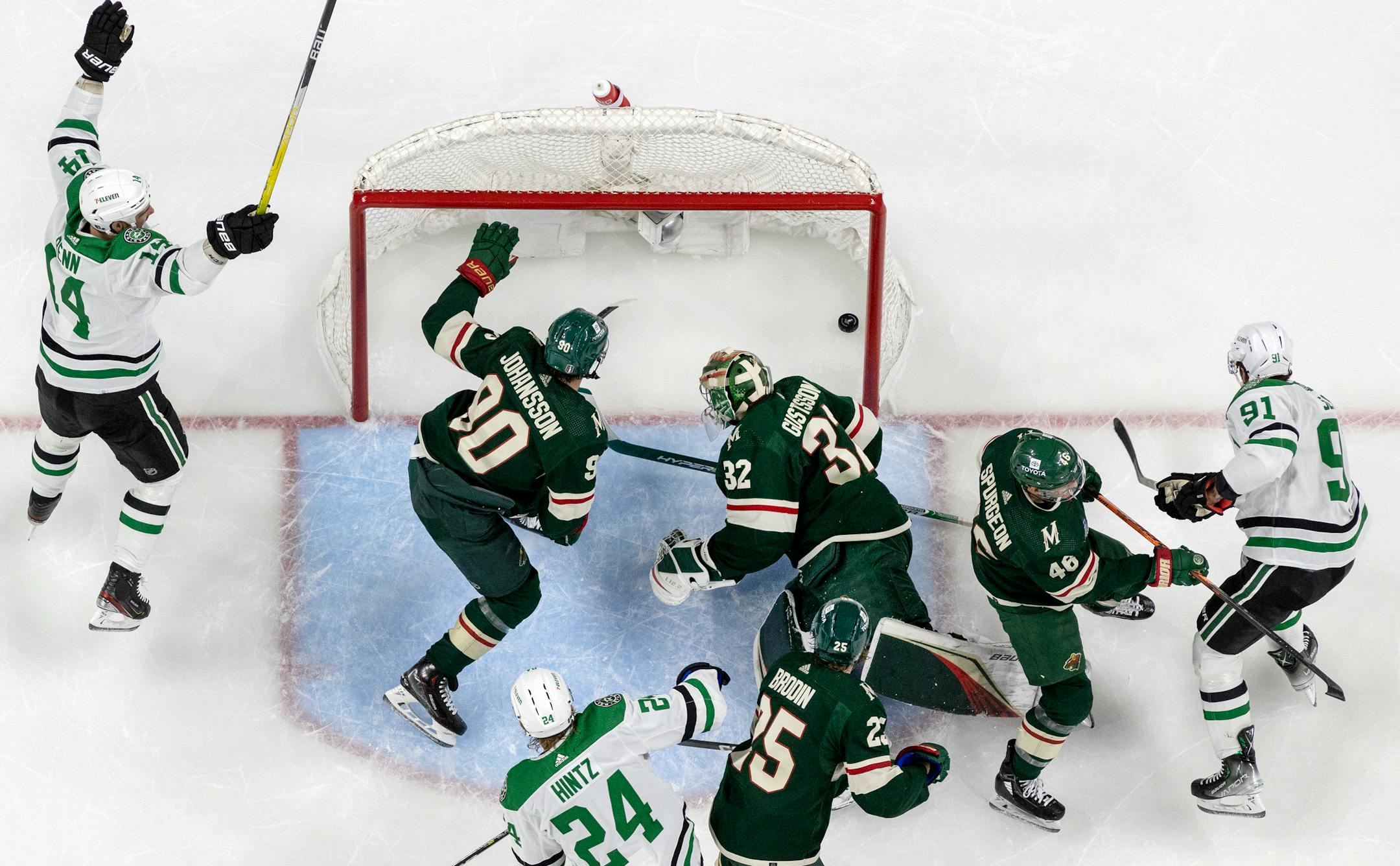 Tyler Seguin (91) of the Dallas Stars gets the puck past Minnesota Wild goalie Filip Gustavsson (32) for a goal in the second period.