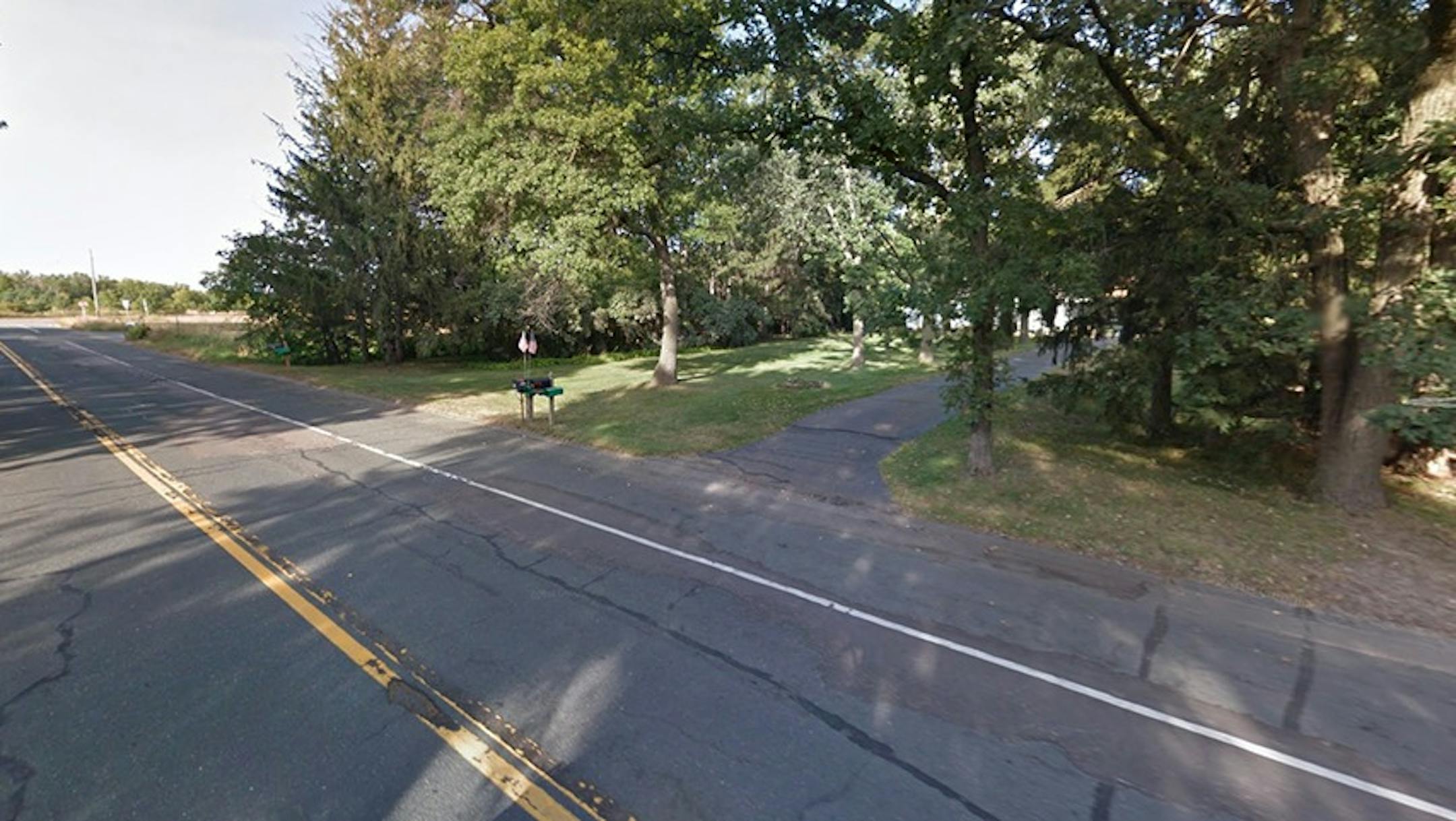 The Mounds View neighborhood where inmates found themselves knocking on doors after jumping out of a stolen prison transport van.