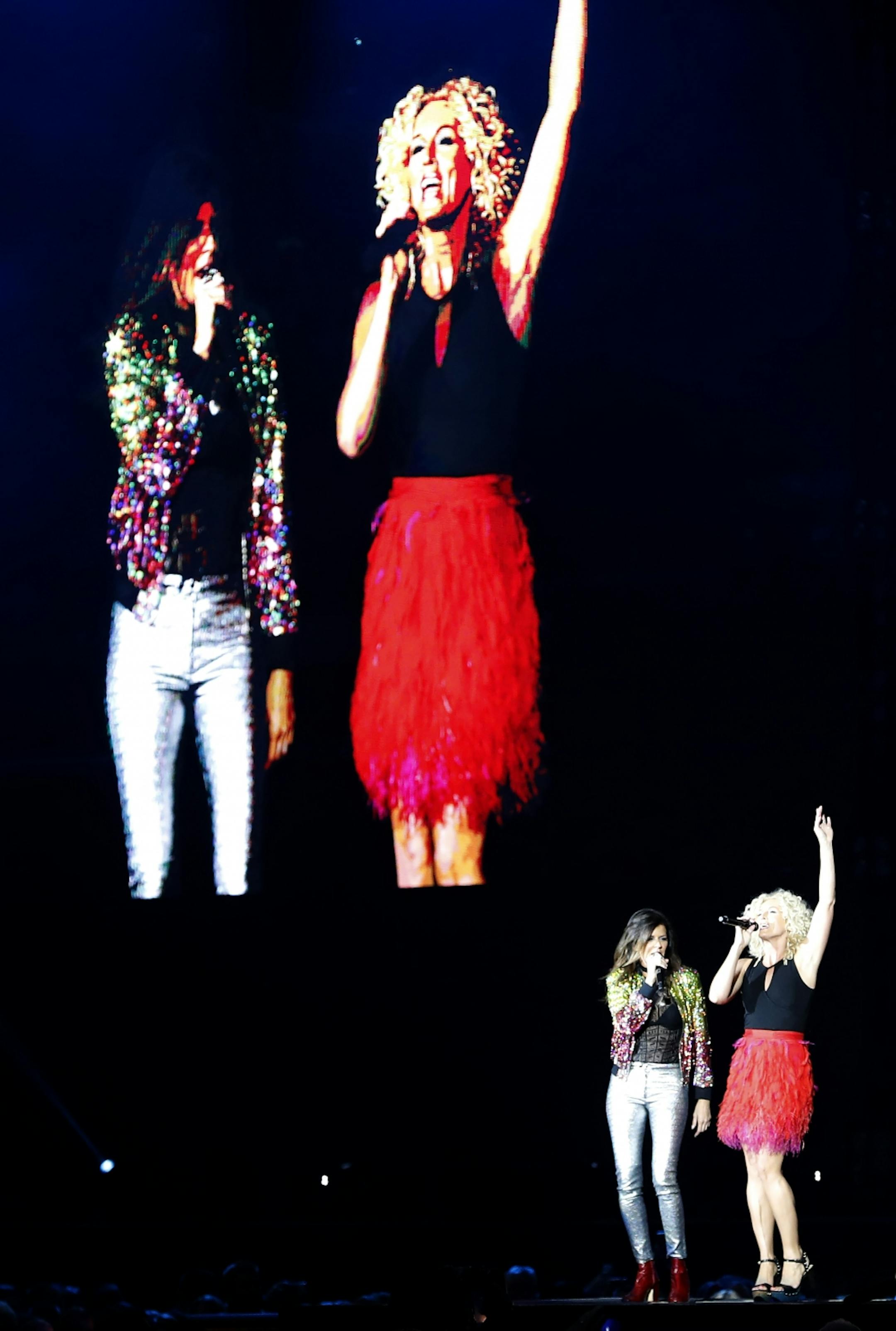Kimberly Schlapman and Karen Fairchild of Little Big Town performed at US Bank Stadium.