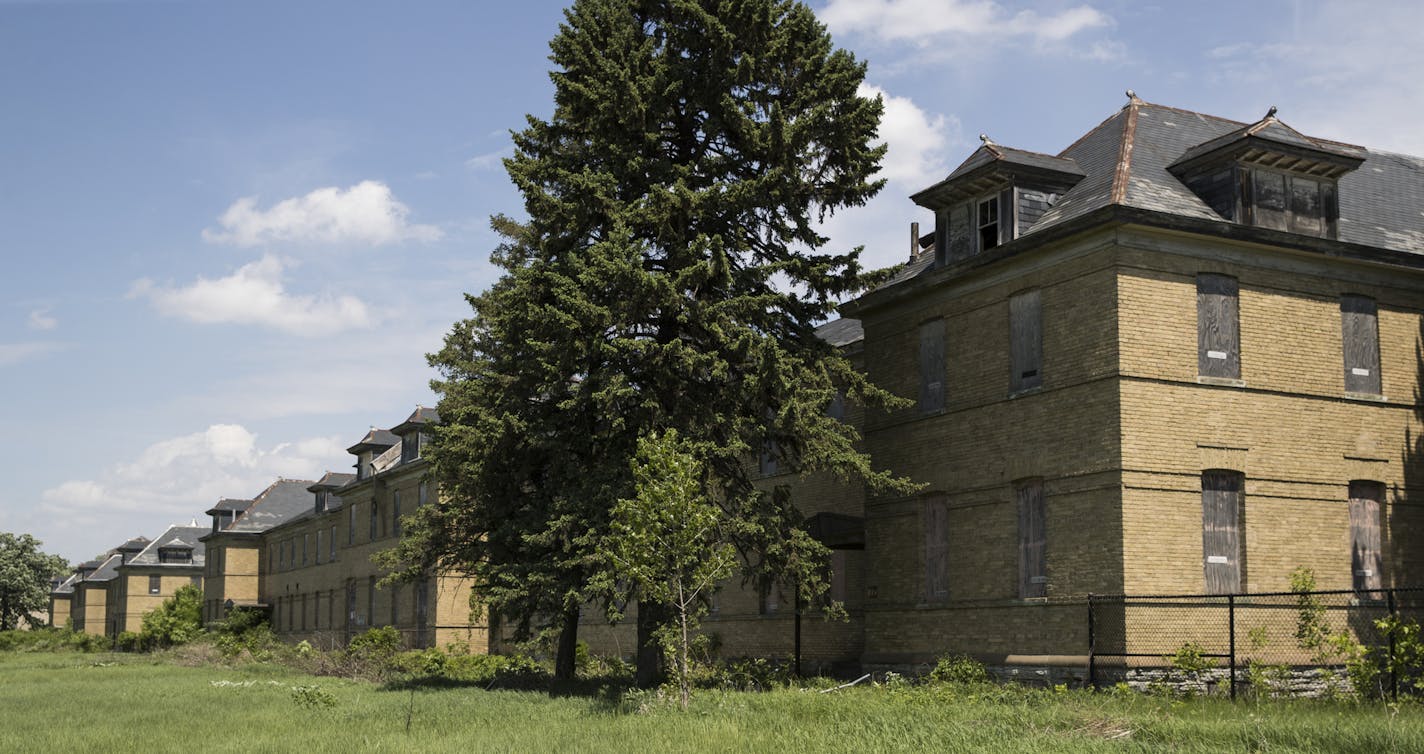 The Fort Snelling barracks photographed on May 24,, 2018, in St. Paul, Minn. An item tucked into the Legislature's bonding bill would hasten the conversion of the Fort Snelling barracks into affordable housing units, at a high price tag. ] RENEE JONES SCHNEIDER &#xef; renee.jones@startribune.com