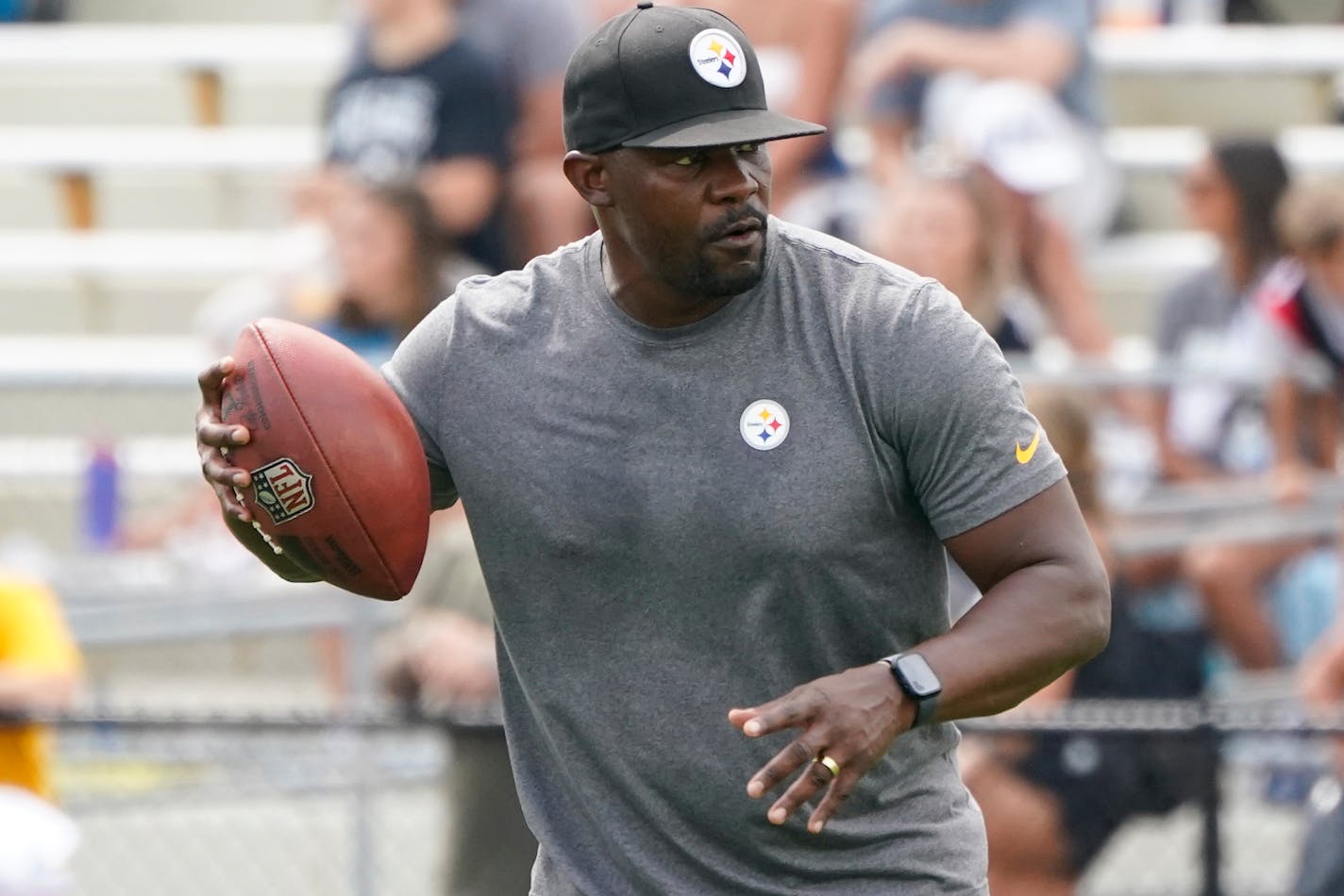 FILE - Pittsburgh Steelers senior defensive assistant Brian Flores works with the defense as they go through drills during practice at NFL football training camp in Latrobe, Pa., Monday, Aug. 8, 2022. Flores, who joined coach Mike Tomlin's staff in Pittsburgh following his messy departure with Miami, is interviewing with the Cleveland Browns on Thursday, Jan. 12, 2023, to be their new defensive coordinator. (AP Photo/Keith Srakocic, File)