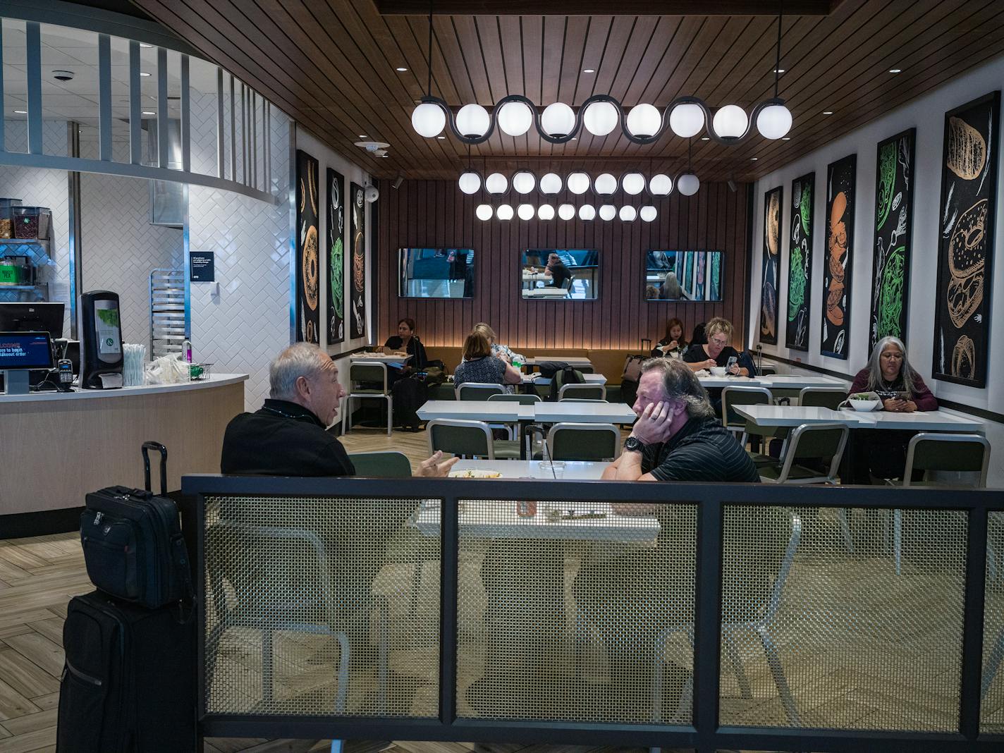 Crisp &amp; Green is located at Concourse G, Terminal 1 at MSP Airport in Bloomington, Minn., on Wednesday, Oct. 4, 2023. When the pandemic first struck, 95 percent of MSP Airport's food vendors closed. Some of them never reopened. Since then, the the food program at the airport has been slowly reawakening, with refreshed menus and tweaked concepts for a new age in travel ] RICHARD TSONG-TAATARII • richard.tsong-taatarii @startribune.com