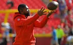 Kansas City Chiefs running back Clyde Edwards-Helaire (25) warms up before the Kansas City Chiefs faced the Los Angeles Chargers on Sunday, Oct. 22, 2