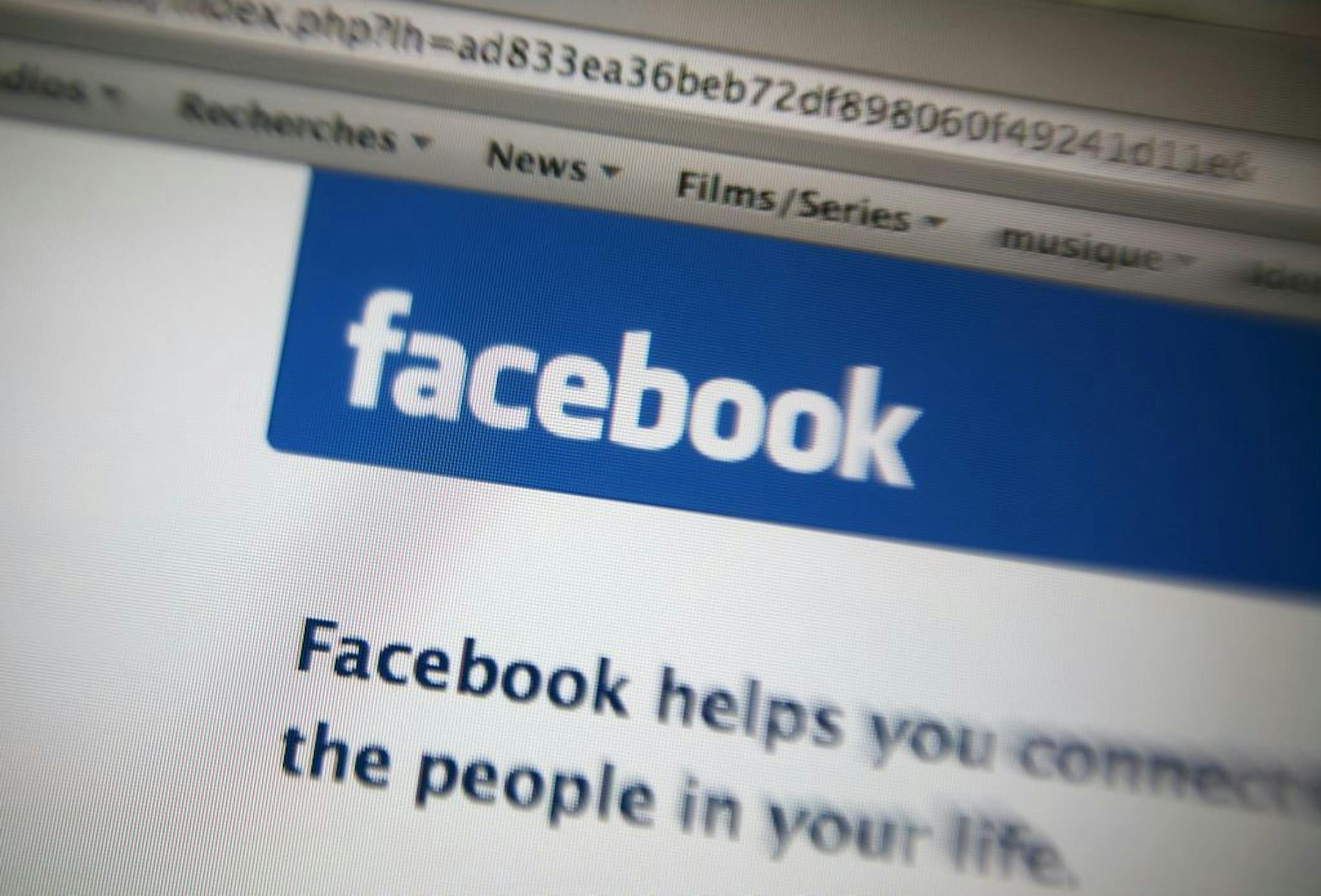 (FILES) - Picture taken on July 7, 2009 in Paris, shows the front page of the Facebook website. The German government warned job-seekers on August 18, 2009 to avoid posting potentially compromising pictures or remarks on social networking sites such as Facebook, citing a study about their use by employers. AFP PHOTO LOIC VENANCE