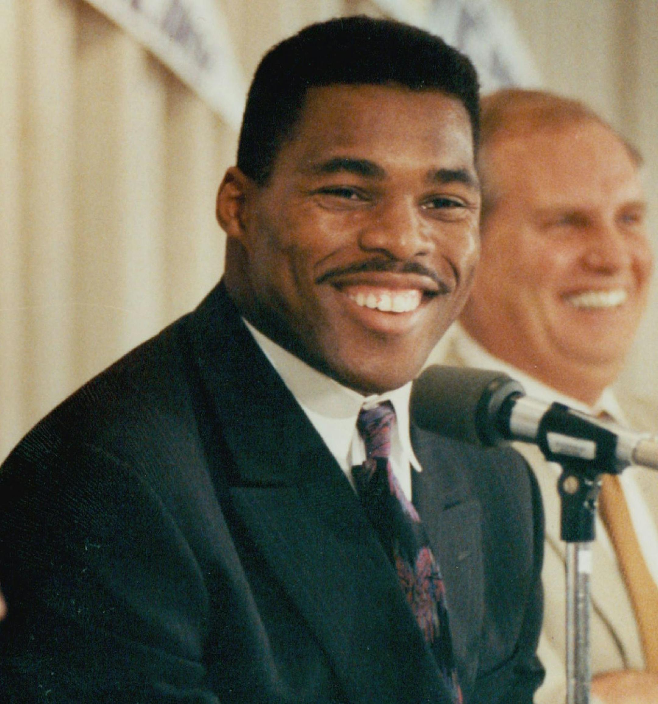 October 13, 1989 Vikings coach Jerry Burns, Herschel Walker and general manger Mile Lynn. enjoyed a lighter at Thursday night's Press conference. November 16, 1991 July 16, 1992 Brian Peterson, Minneapolis Star Tribune ORG XMIT: MIN2017042719030042