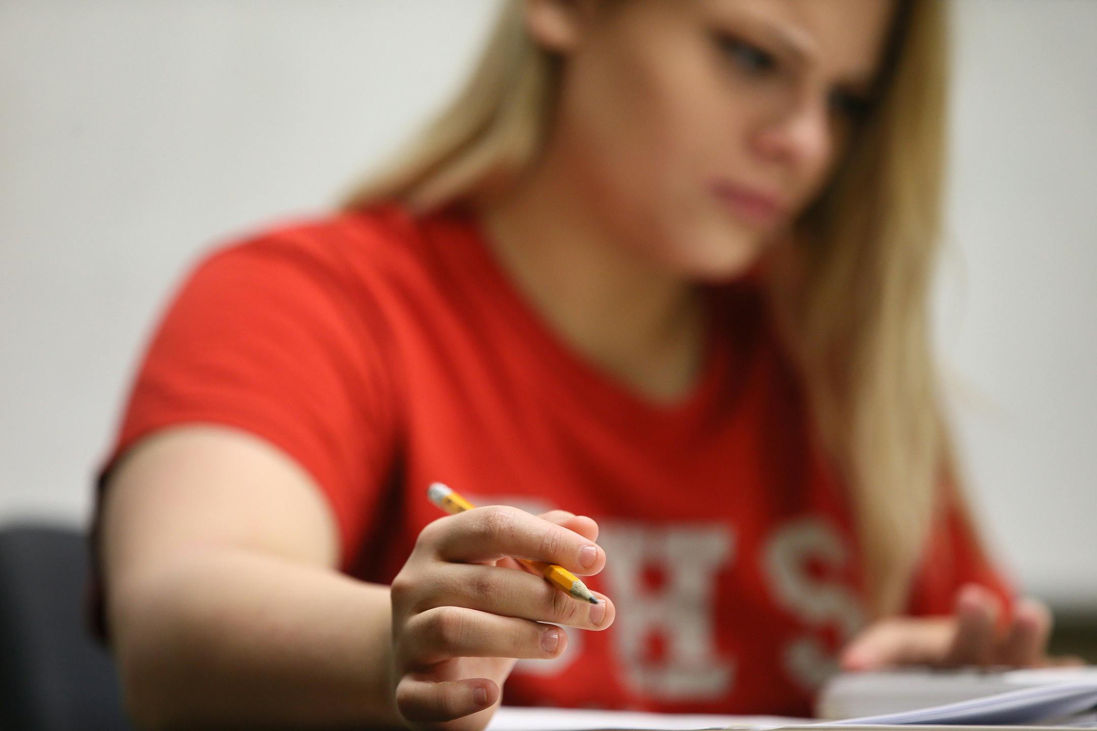 Leila, 16, goes over homework assignments at the School Anxiety Program on Monday, May 15, 2017 at Amita Health Alexian Brothers Behavioral Health Hospital in Hoffman Estates, Ill. (Stacey Wescott/ Chicago Tribune/TNS) ORG XMIT: 1216993