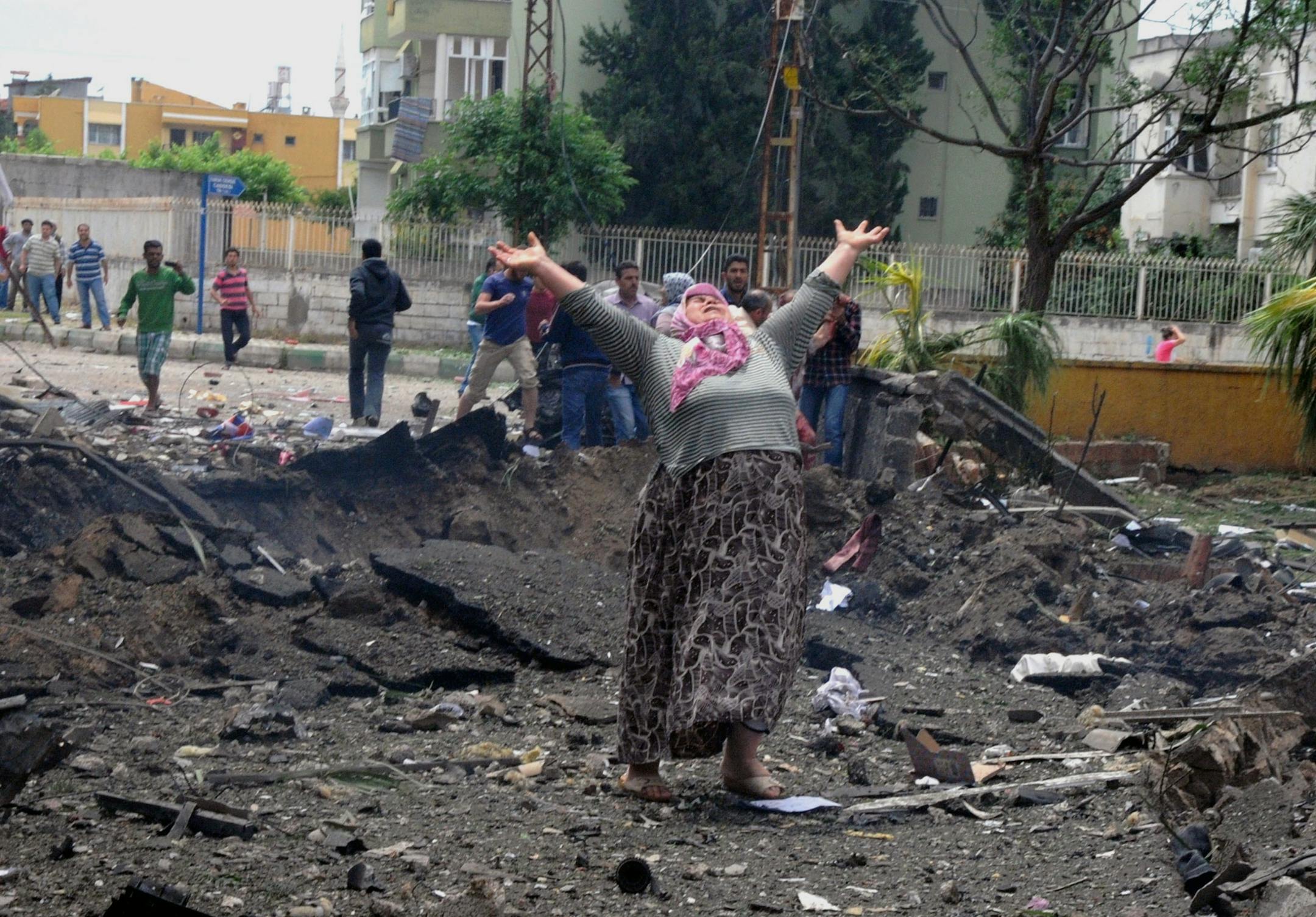 A woman cries at the scene of one of the explosion sites in Reyhanli, near Turkey's border with Syria, May 11, 2013.