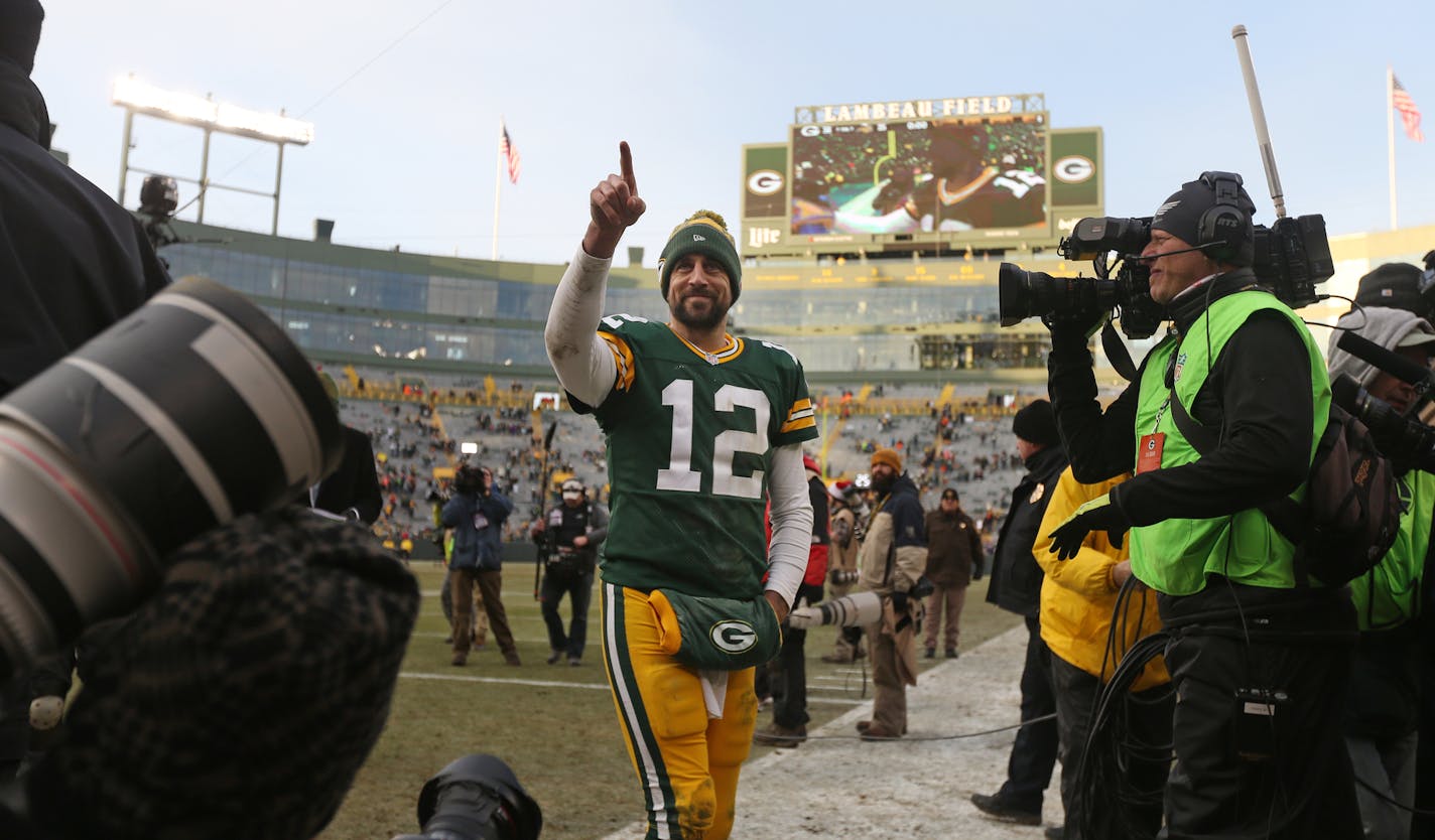 Green Bay Packers quarterback Aaron Rodgers (12) wave to the fans as he left Lambeau Field Saturday December 24,2016 in Green Bay, Wis. ] The Green Bay Packers hosted the Minnesota Vikings at Lambeau Field. Jerry Holt / jerry. Holt@Startribune.com