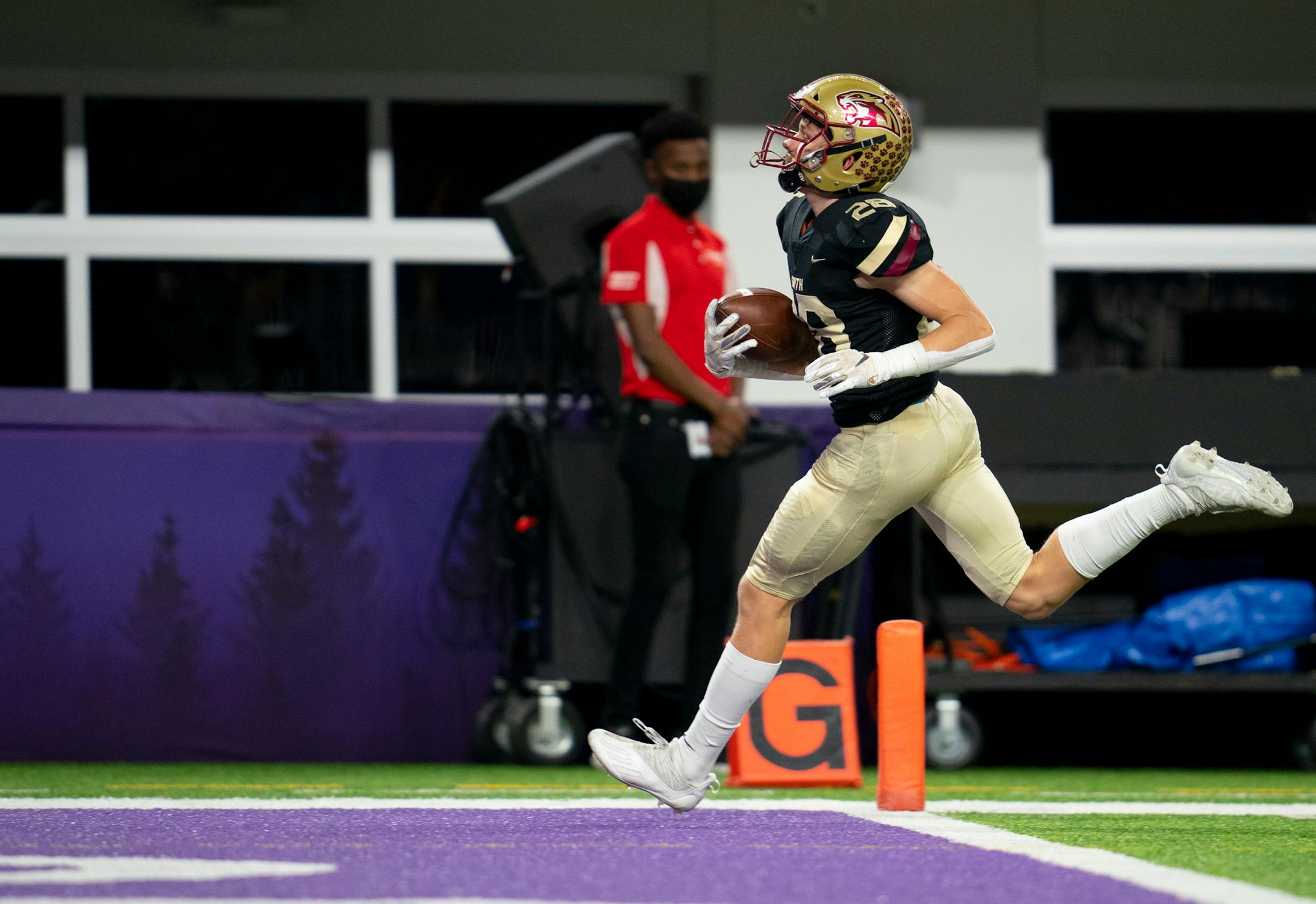 Lakeville South High School running back Carson Hansen (28) catches a touchdown in the second quarter against St. Michael-Albertville High School in a 6A football state tournament semi-final game Friday, Nov. 19, 2021 in U.S. Bank Stadium in Minneapolis. Hansen had three total touchdowns in the first half. ]