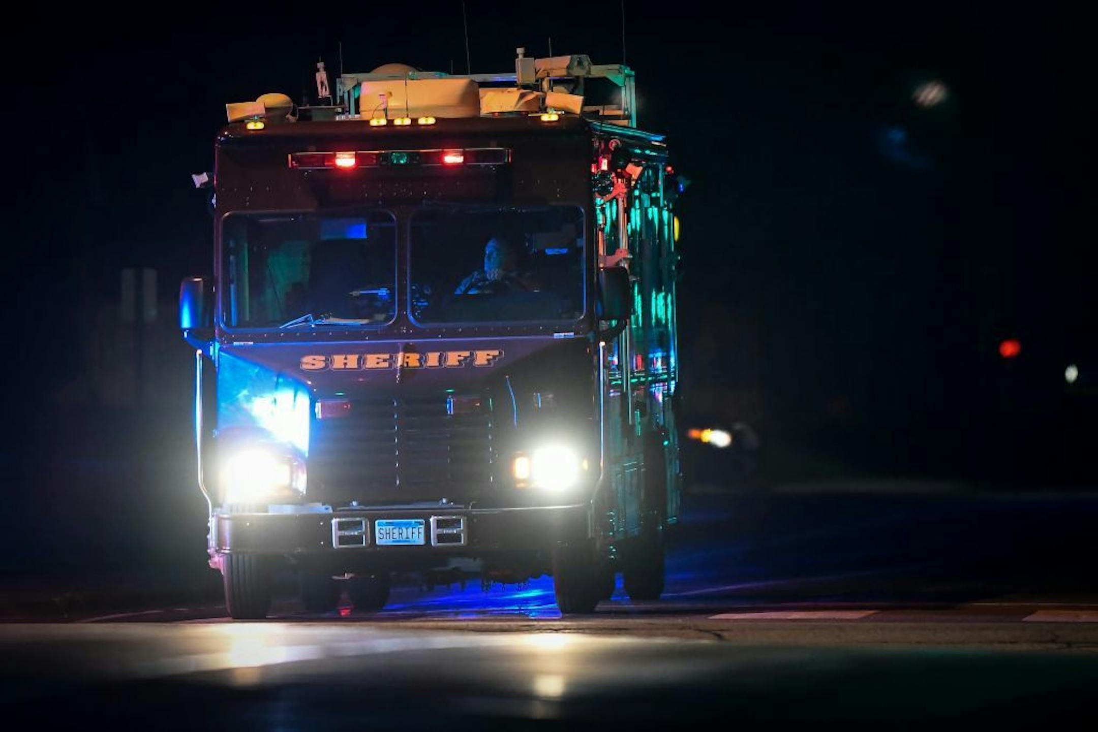 A Hennepin County Sheriffs command vehicle arrived at 86th Street and Oakland early Thursday morning.