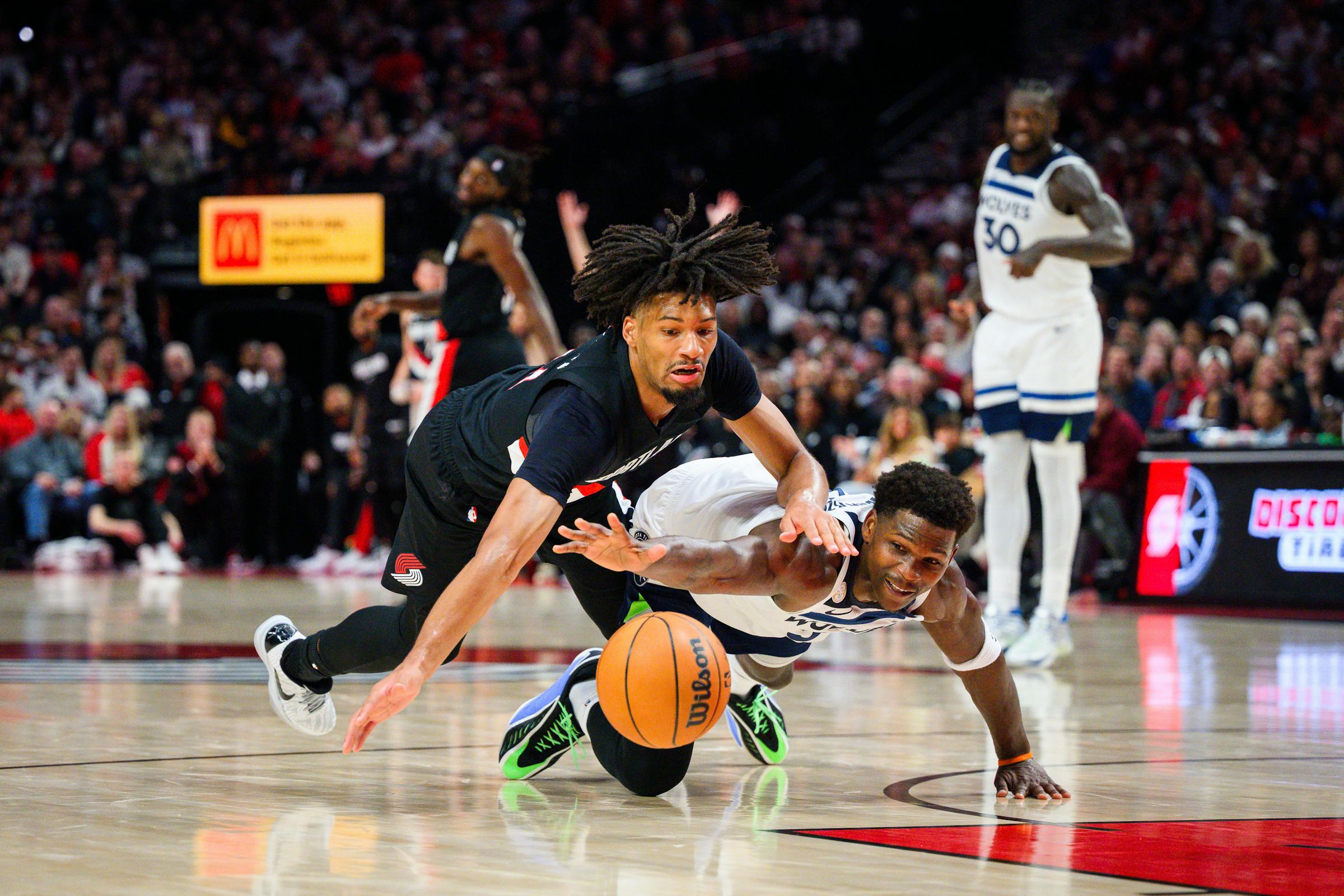 Timberwolves edge Blazers in season opener