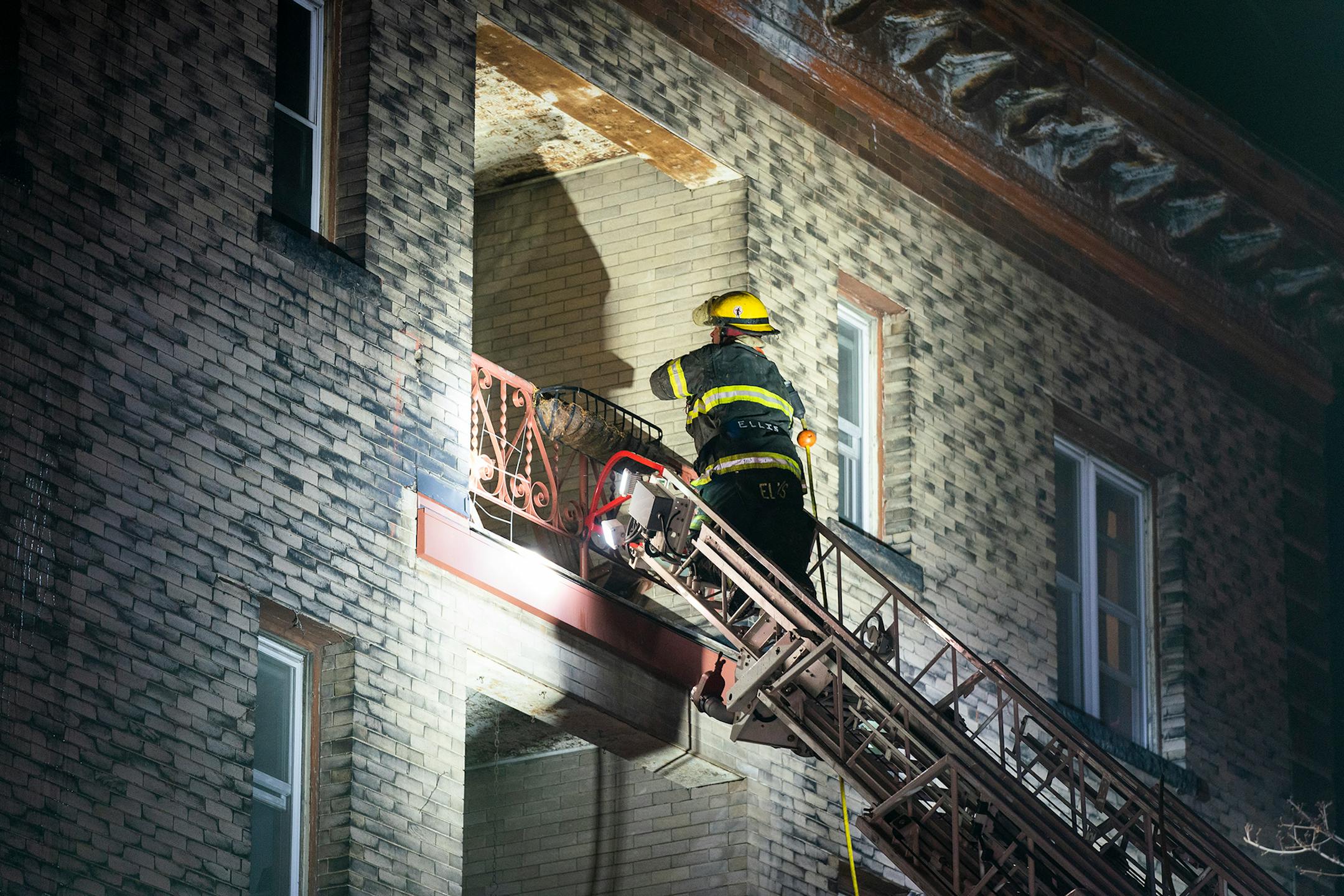 The Minneapolis Fire Department fought a two-alarm blaze at a four-story apartment building in the 300 block of East 19th Street in Minneapolis. ] LEILA NAVIDI • leila.navidi@startribune.com BACKGROUND INFORMATION: The Minneapolis Fire Department fought a two-alarm blaze at a four-story apartment building in the 300 block of East 19th Street in Minneapolis on Tuesday, February 18, 2020. There were no injuries.