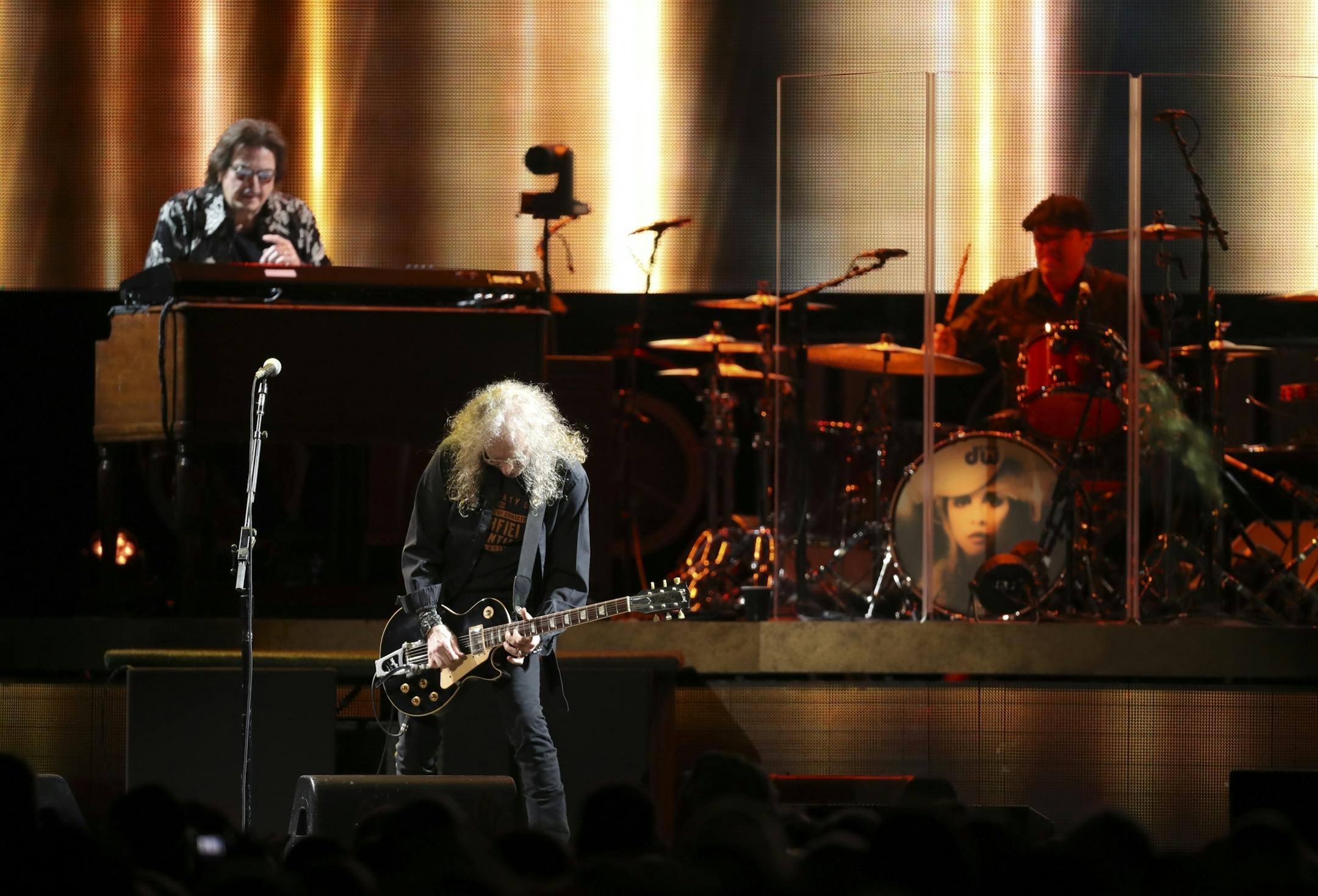 Guitarist Waddy Wachtel soloed early in Stevie Nicks' set Tuesday night at Xcel Energy Center.