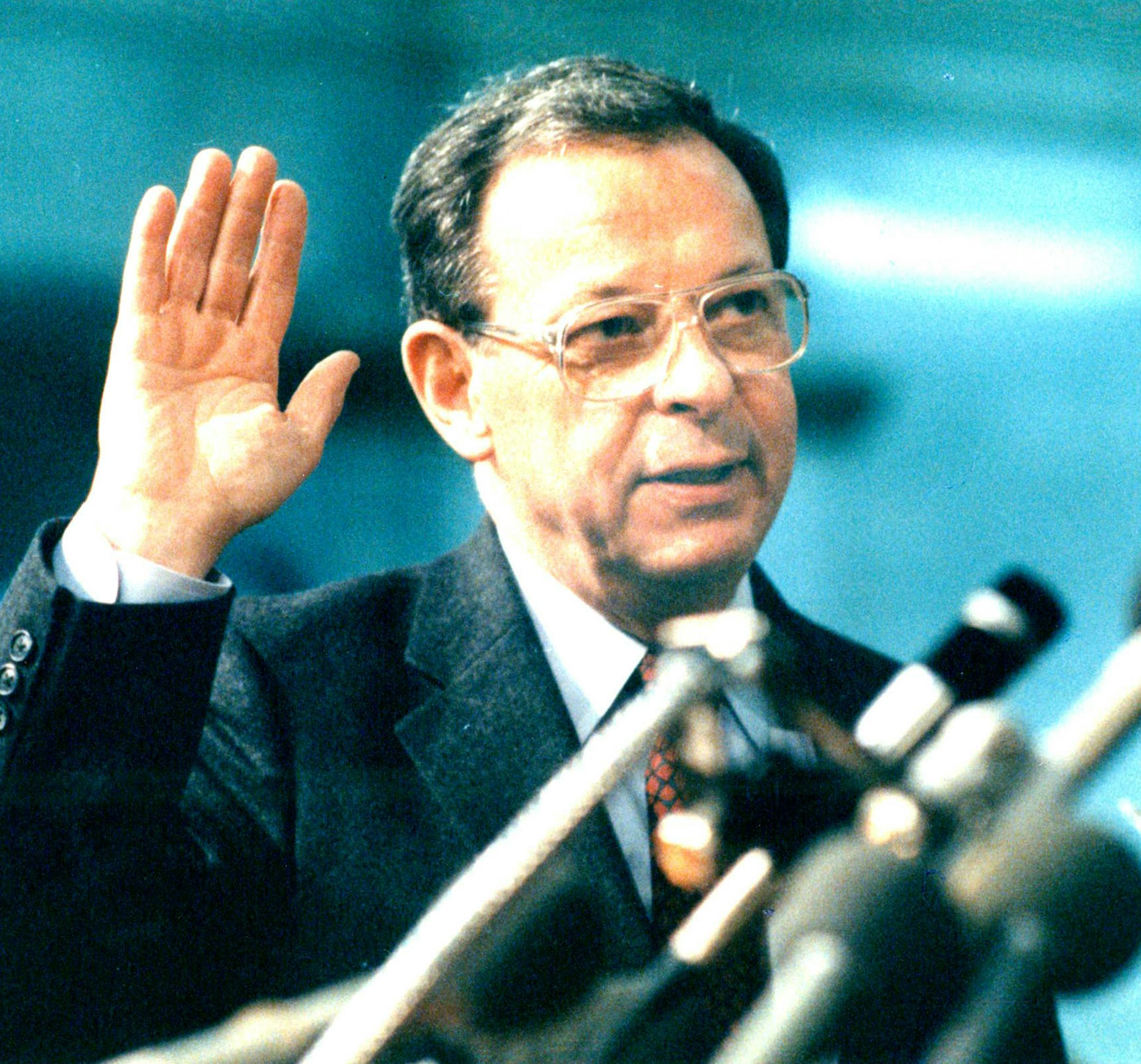 Mayor Don Fraser at his 1990 inauguration.