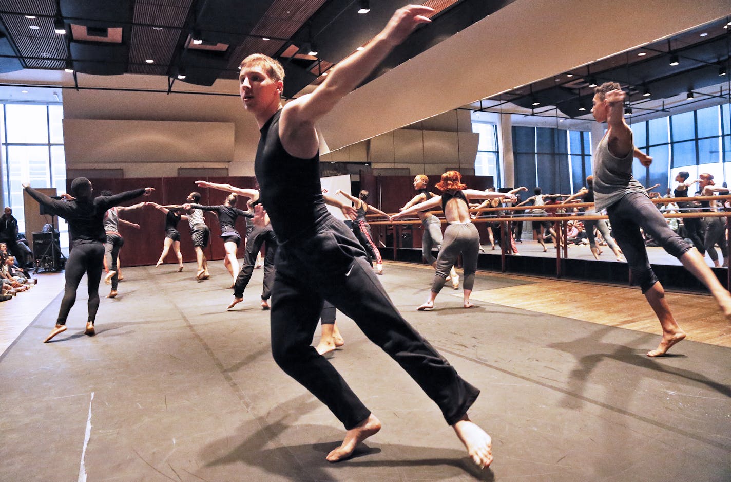 TU Dance team in rehearsal at Ordway Theatre. ] (MARLIN LEVISON/STARTRIBUNE(mlevison@startribune.com)