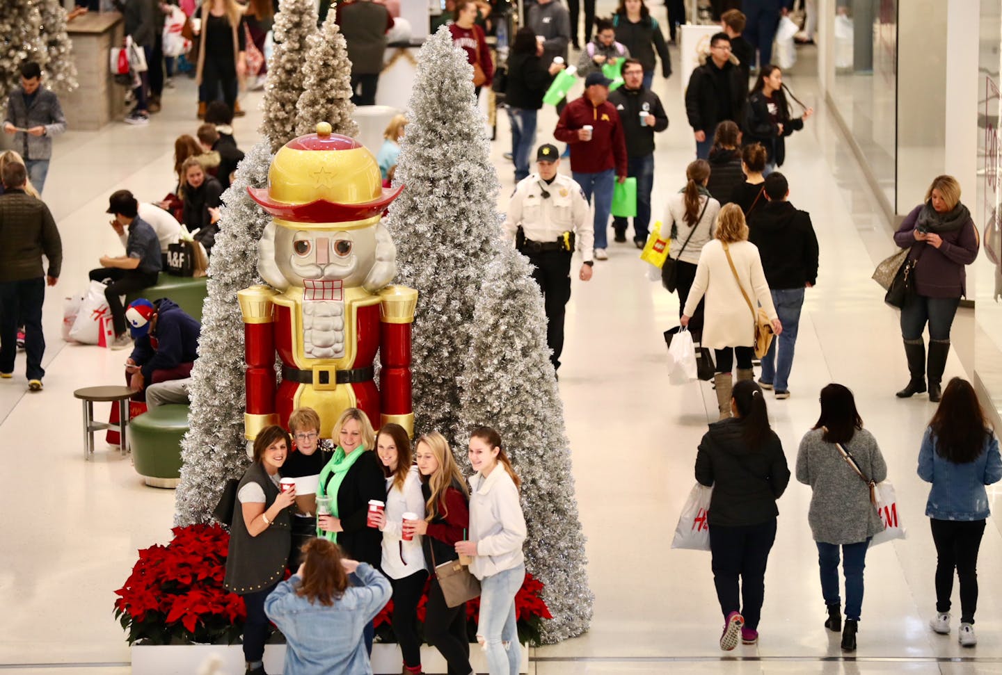 The Mall of America holiday decor provided the perfect selfie backdrop for shoppers Friday. An early report had 2,500 people in lines around the mall to get in at 5 a.m.