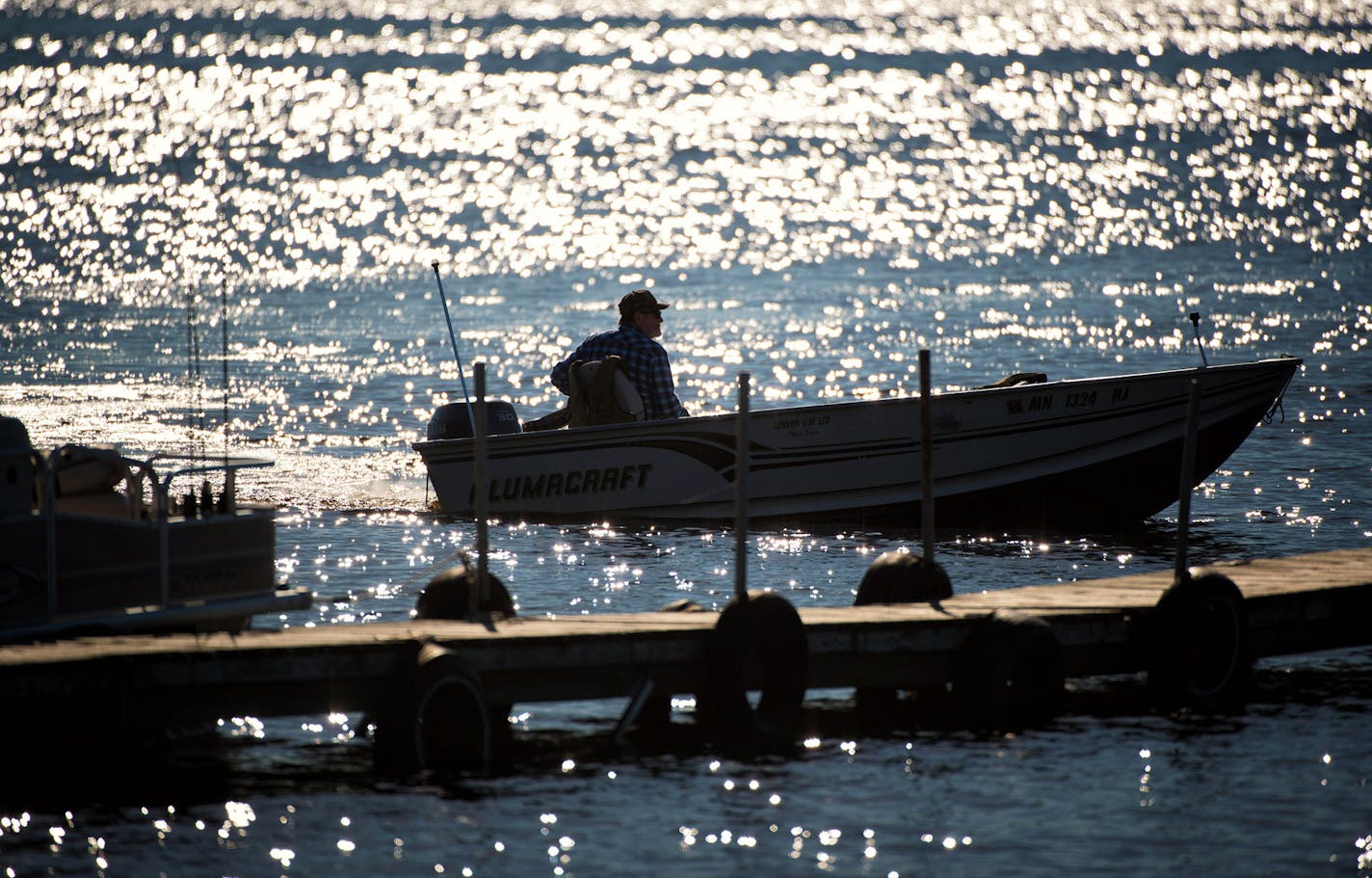 A fishing boat cruised on Wahkon Bay, Lake Mille Lacs in the afternoon sun in the city of Wahkon, MN ] Thursday, May 22, 2014 GLEN STUBBE * gstubbe@startribune.com ORG XMIT: MIN1405231359580579 ORG XMIT: MIN1507291131590014