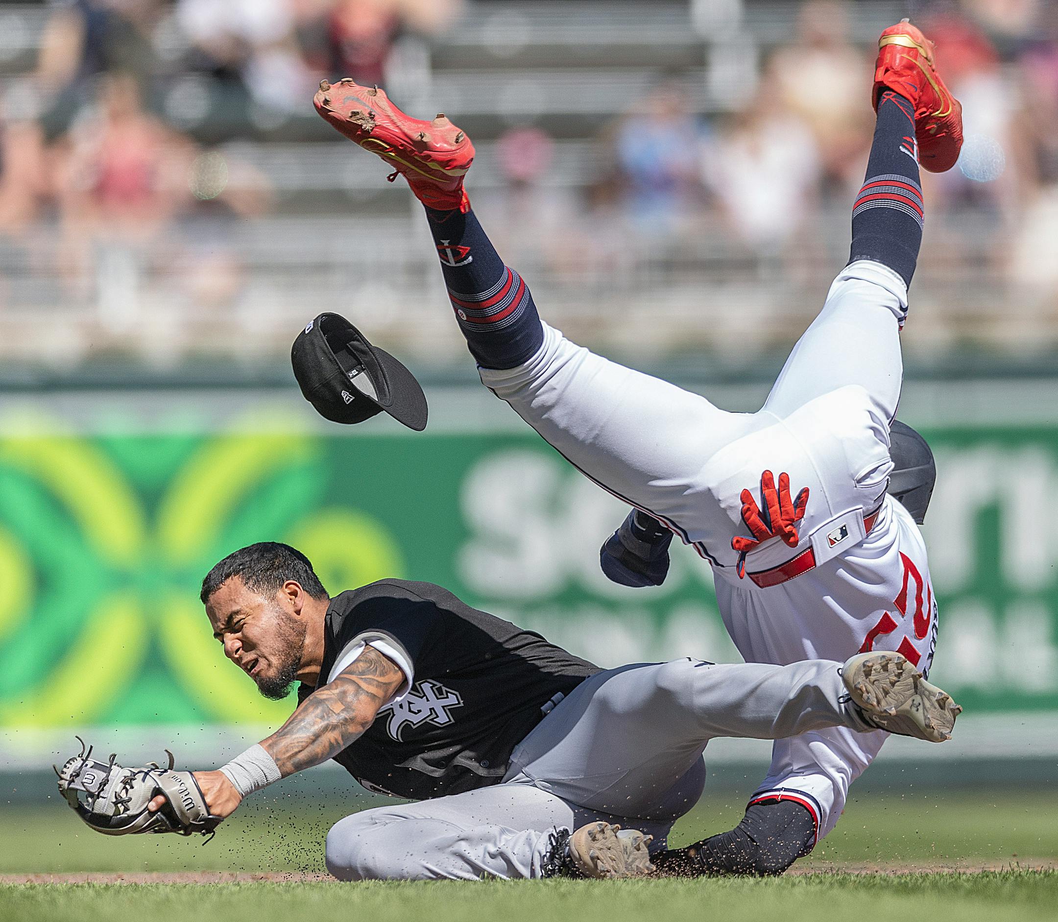 Minnesota Twins center fielder Byron Buxton (25) collides with Chicago White Sox shortstop Lenyn Sosa (50) during the bottom of the seventh inning.